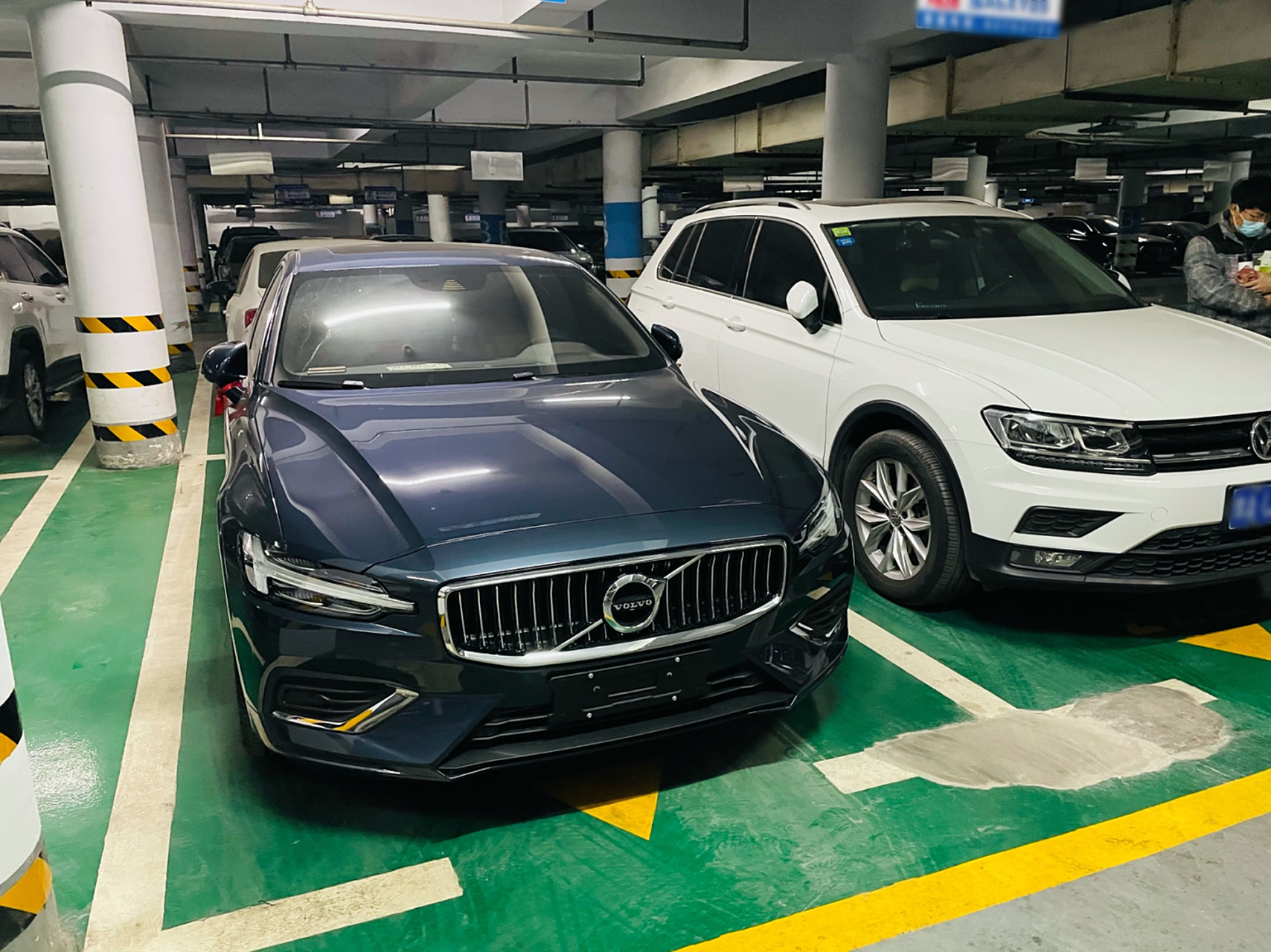 沃尔沃s60 t4智远 牛仔蓝 赶在20年的尾巴,买到了自己的第一辆车车.