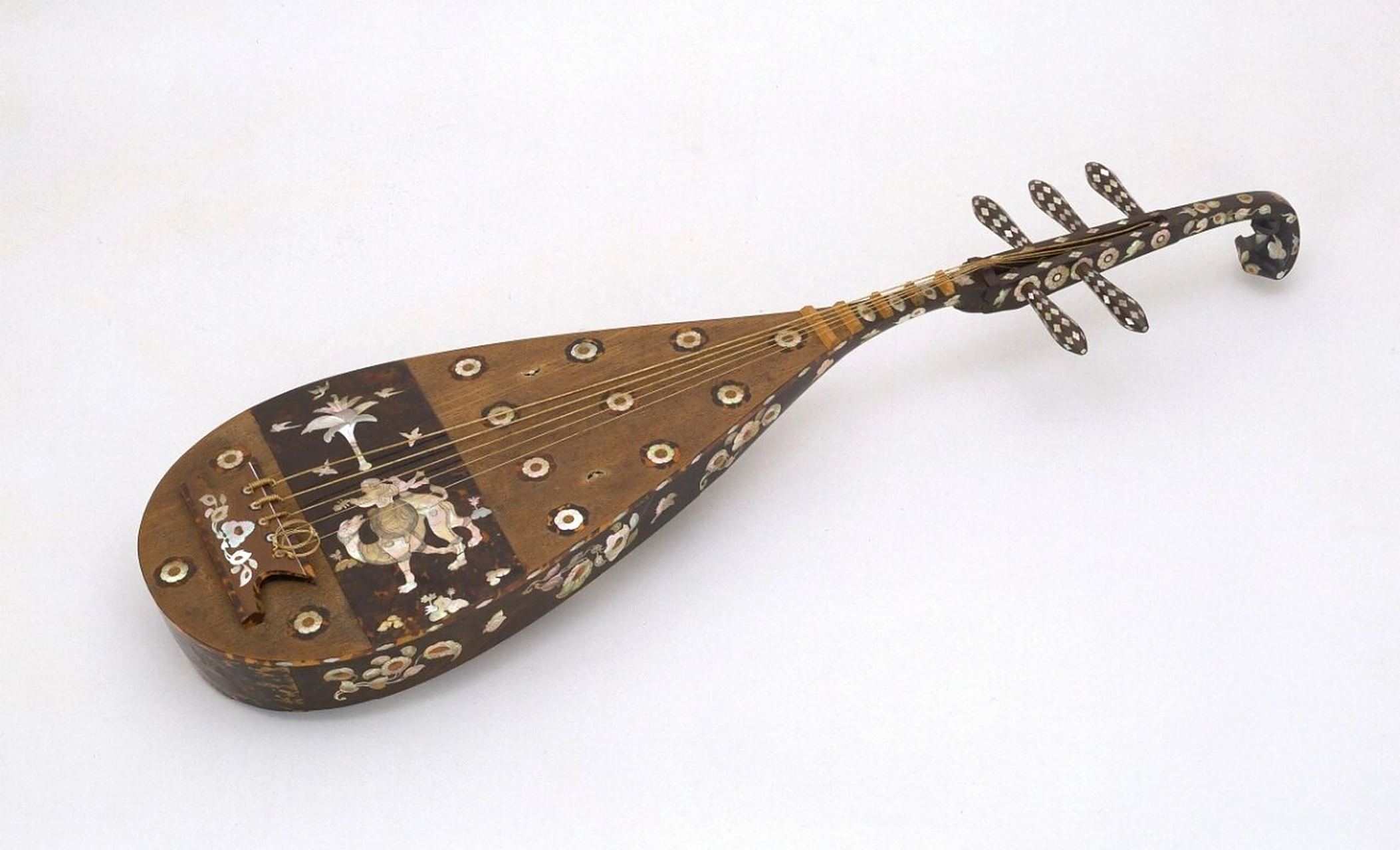 螺钿紫檀五弦琵琶·唐·正仓院 螺钿紫檀五弦琵琶 正仓院的藏品,其中