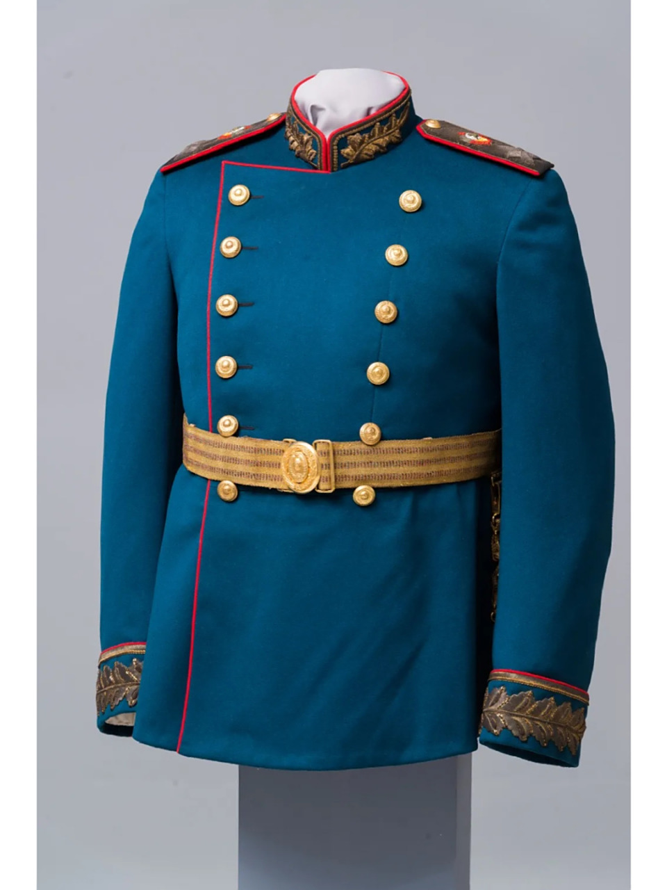 军事收藏:斯大林的元帅胜利礼服 1945年6月24日,莫斯科红场举行了著名