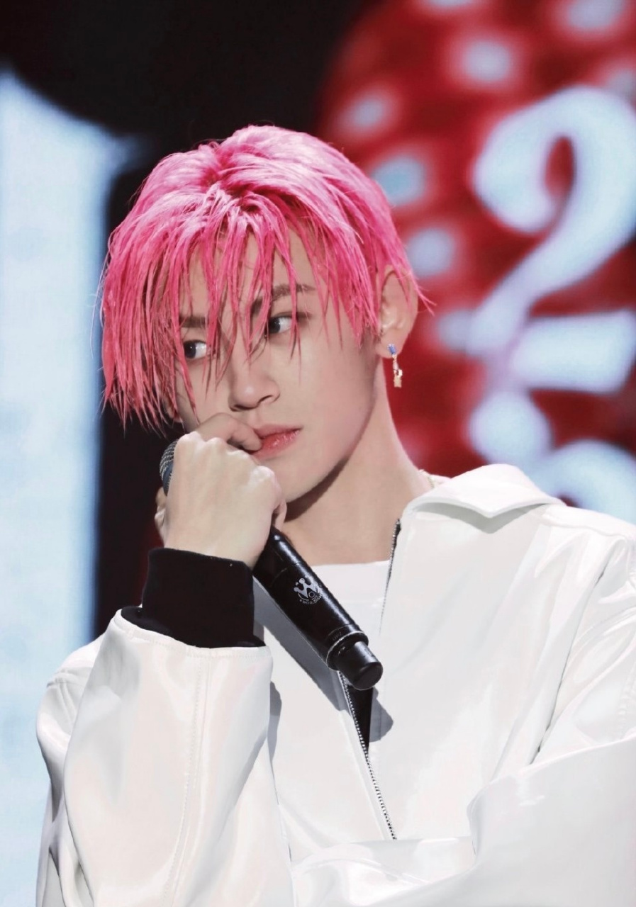 小鬼想染粉色腿毛#  论小鬼-王琳凯 与粉色的适配度[三哈] ps:粉色