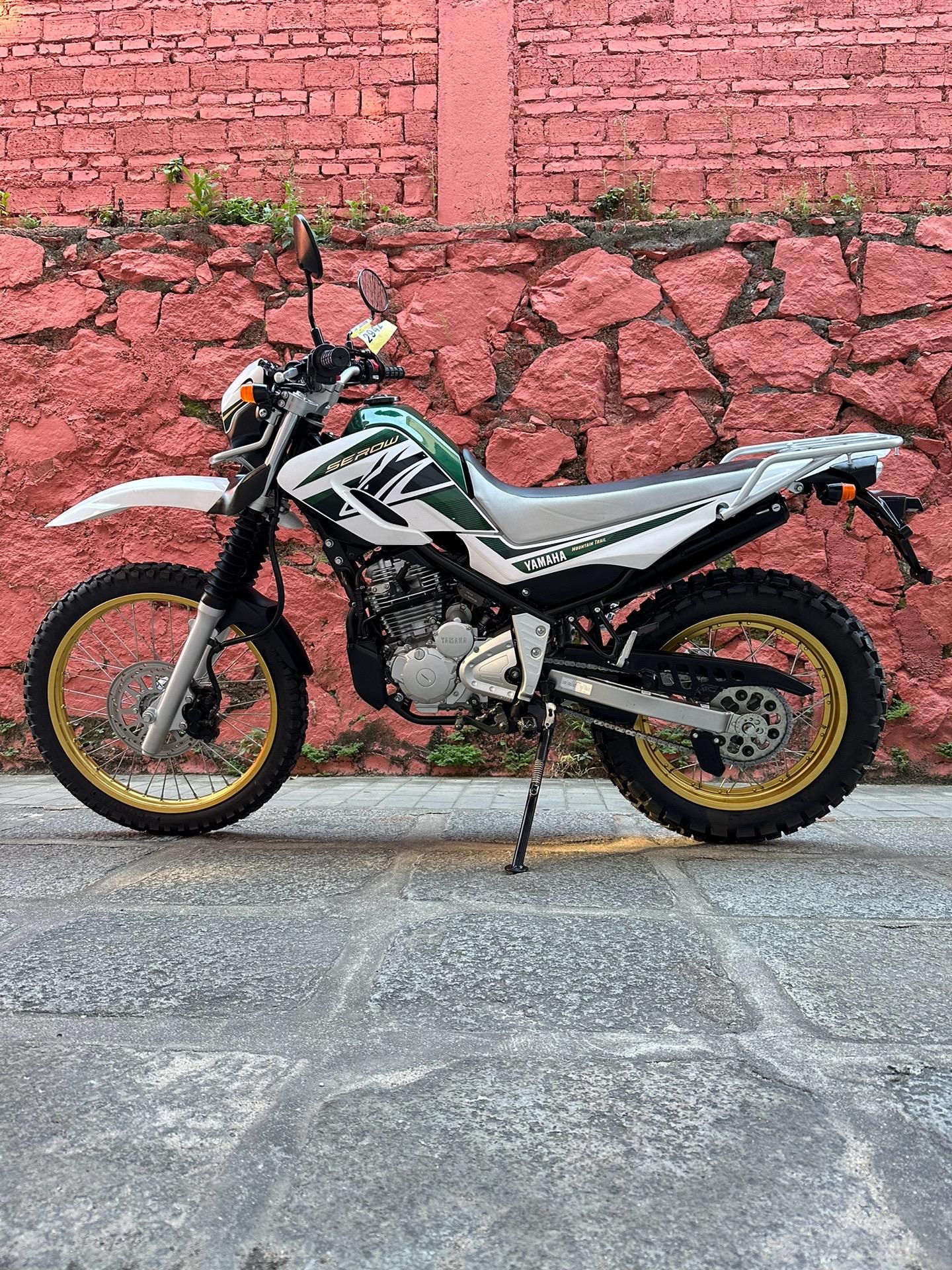 雅马哈大鹿serow250.