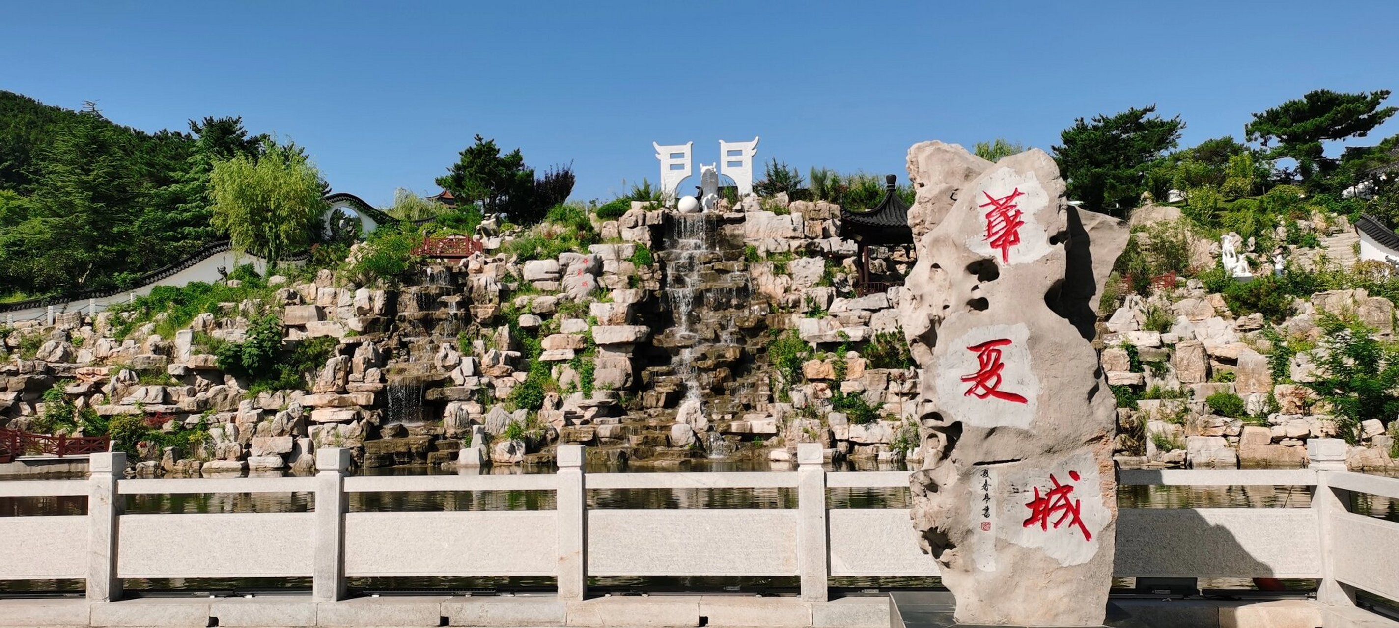 威海华夏城一日游 俩家,妈妈带11岁的女孩出游.