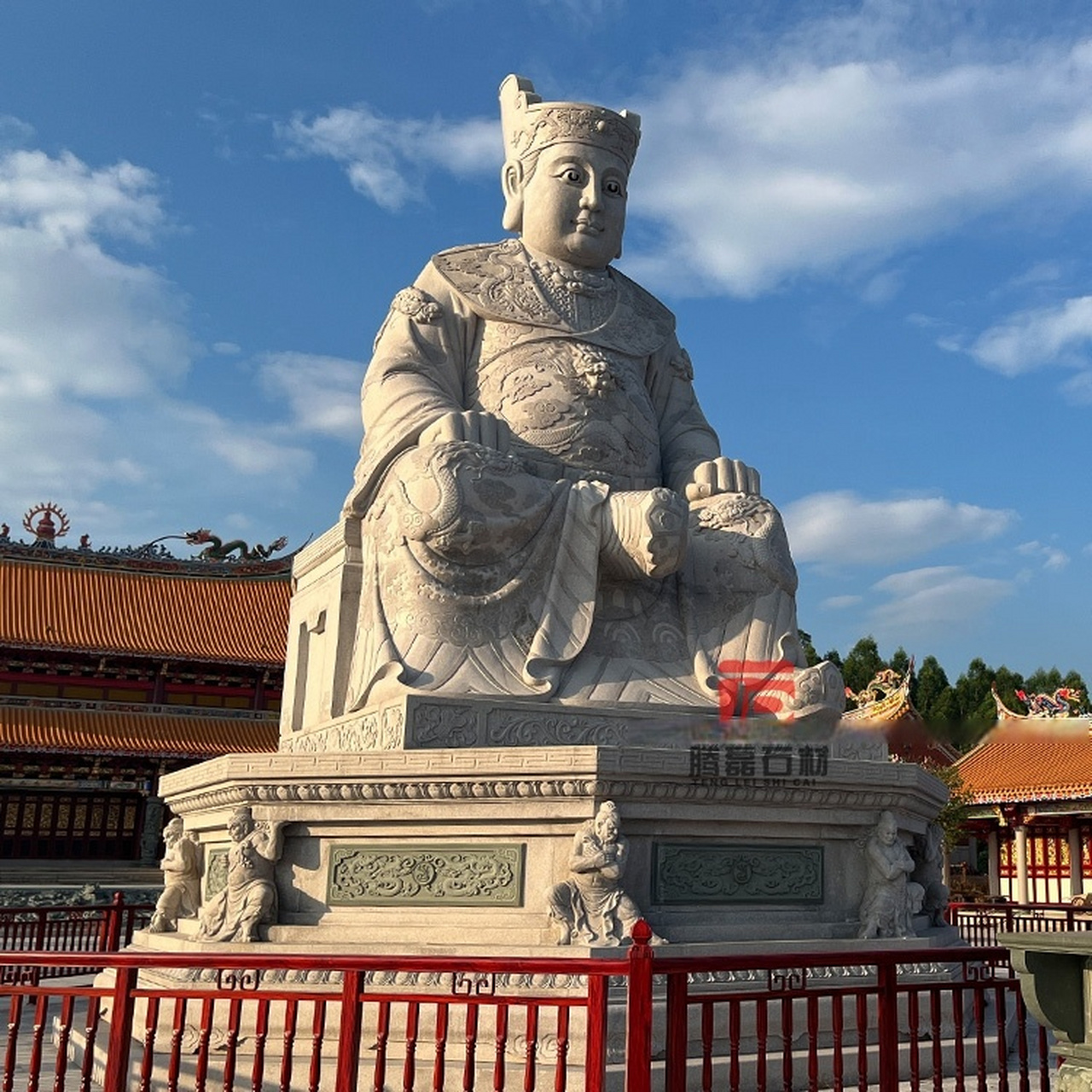 石雕佛像是中国古代文化的瑰宝,具有独特的造型和精湛的技艺,同时也