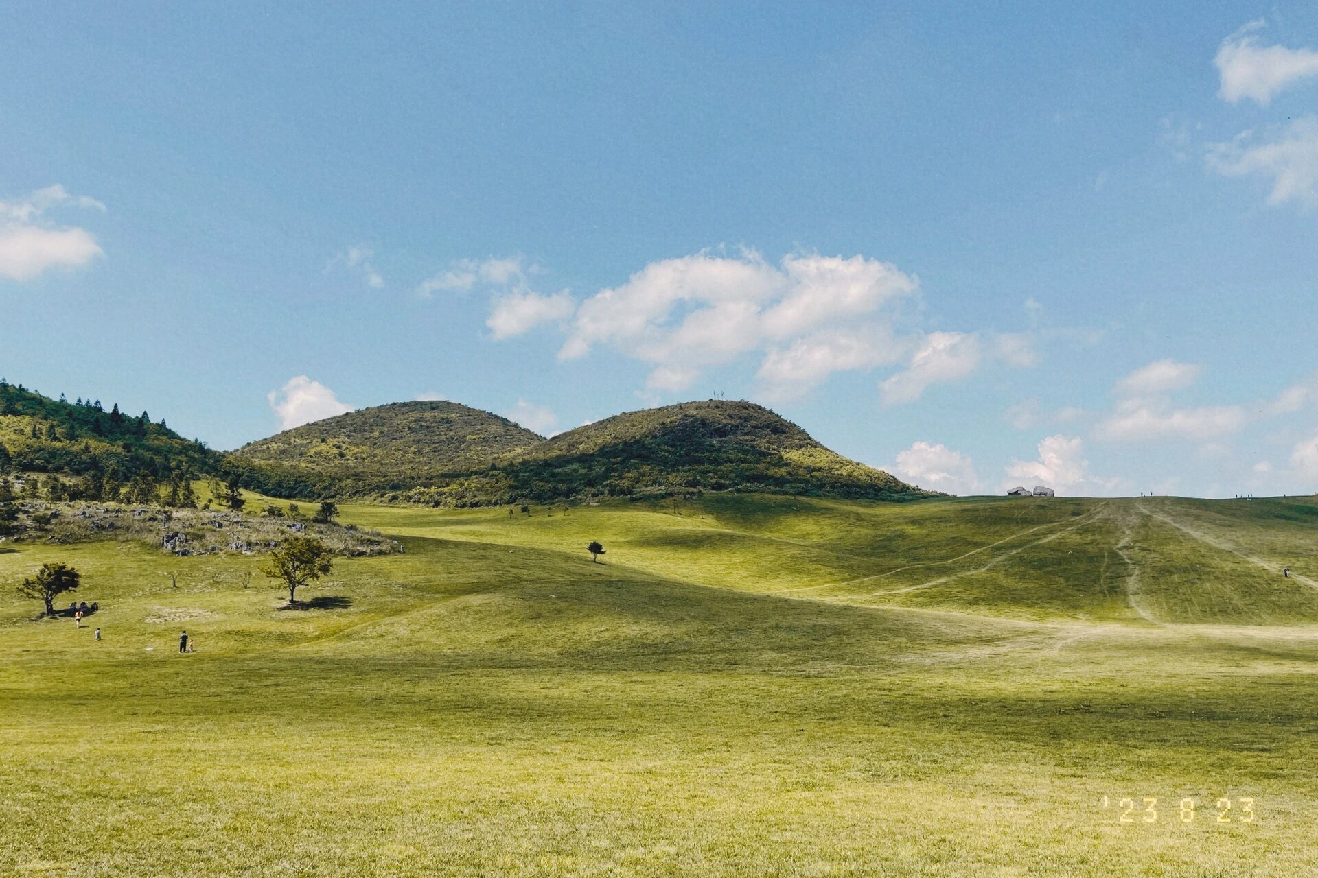 位置01 酉阳菖蒲大草原 	 我们是自驾进入的,先到达菖蒲大草原