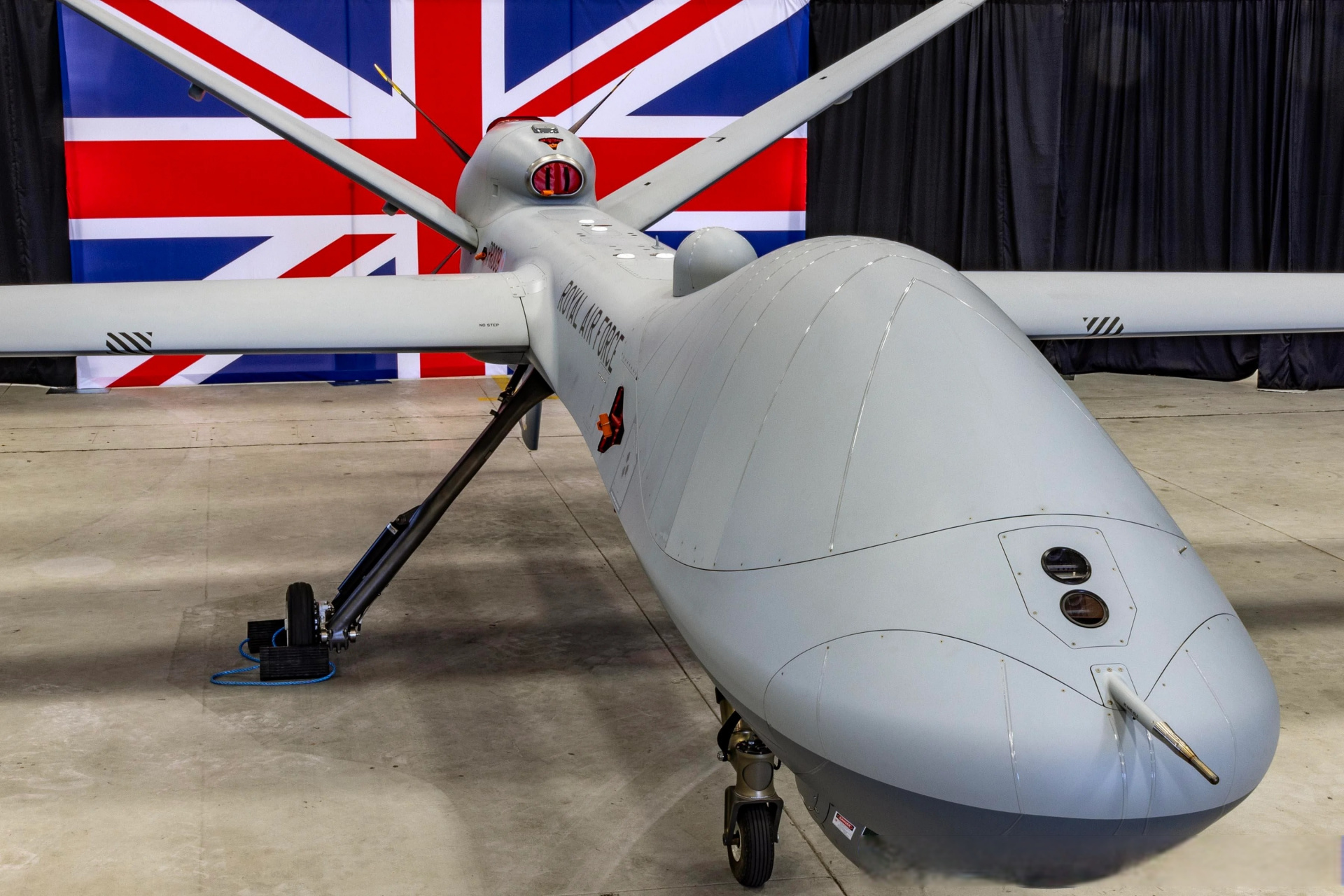 英国首架保护者rg mk 1无人机(mq-9b)