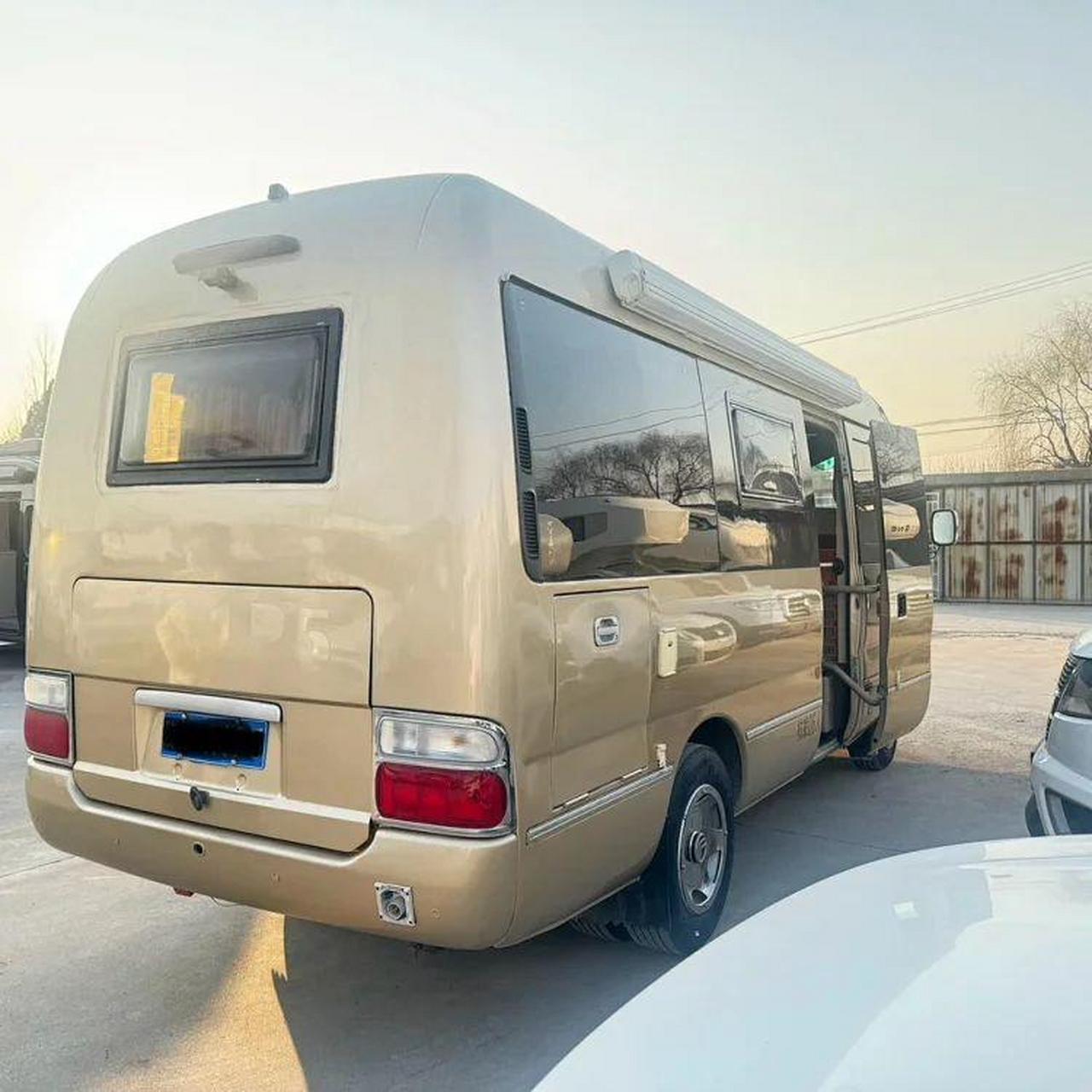 2017年金龙考斯特b型房车,3.