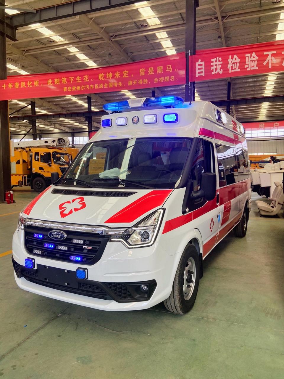 福特v348长轴高顶,小软包监护型救护车.