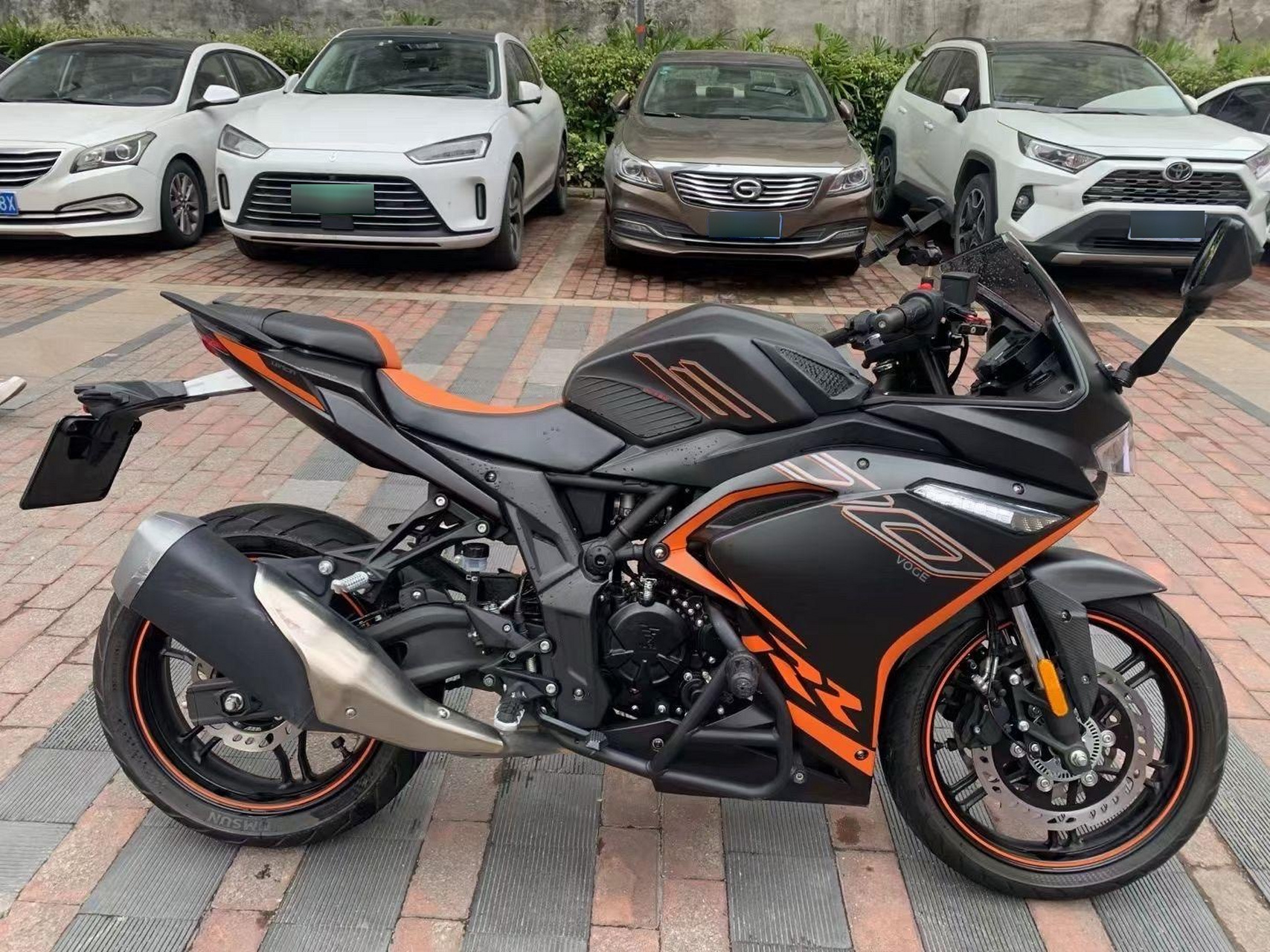 22年新款无极300rr,车况非常精品,唯一的瑕疵是排气罩有小磕碰,加装