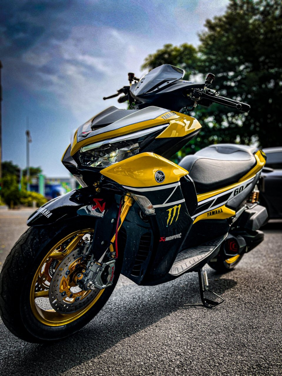 爆改雅马哈nvx155,再装宏能锂电池 爆改雅马哈nvx155,再装宏能锂电池