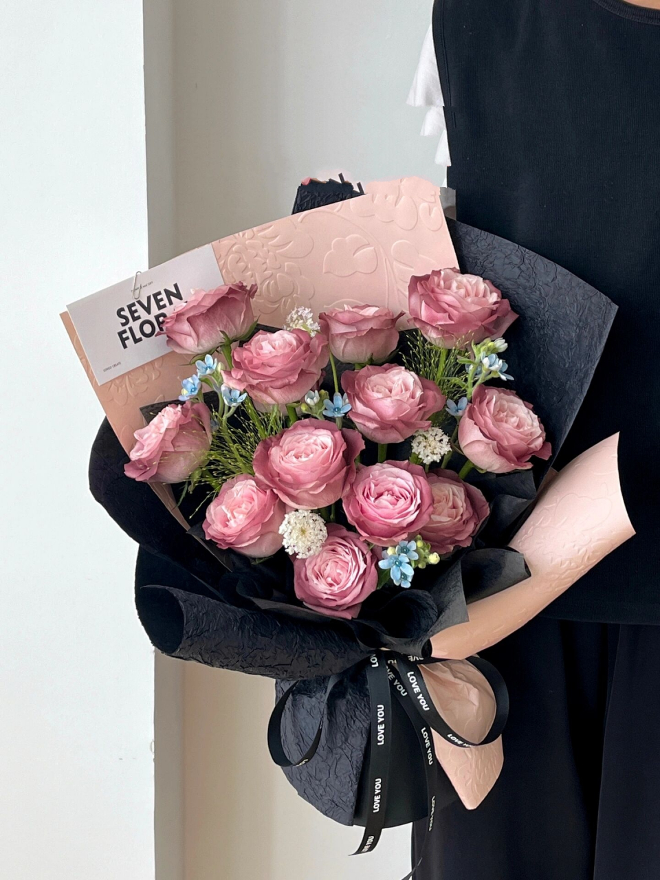 凡尔赛复古红玫瑰|超适合酷girl的花束94 像这束黑粉色的花,热烈