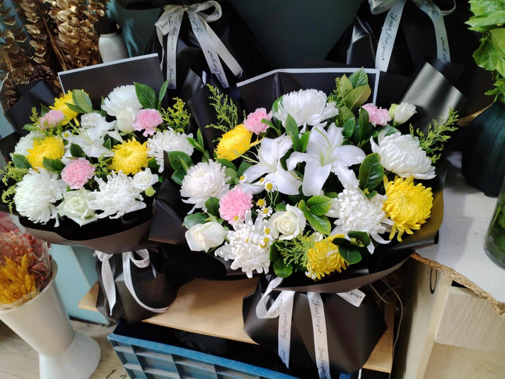 清明节扫墓祭奠花束 一年一度一清明 一殇一念一追思 缅怀故人祭清明