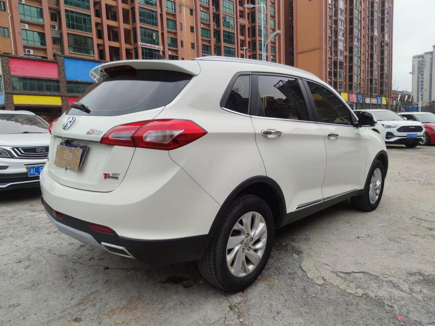 5t动力  自动挡  豪华版(有无钥匙进入  多功能方向盘  一键启动