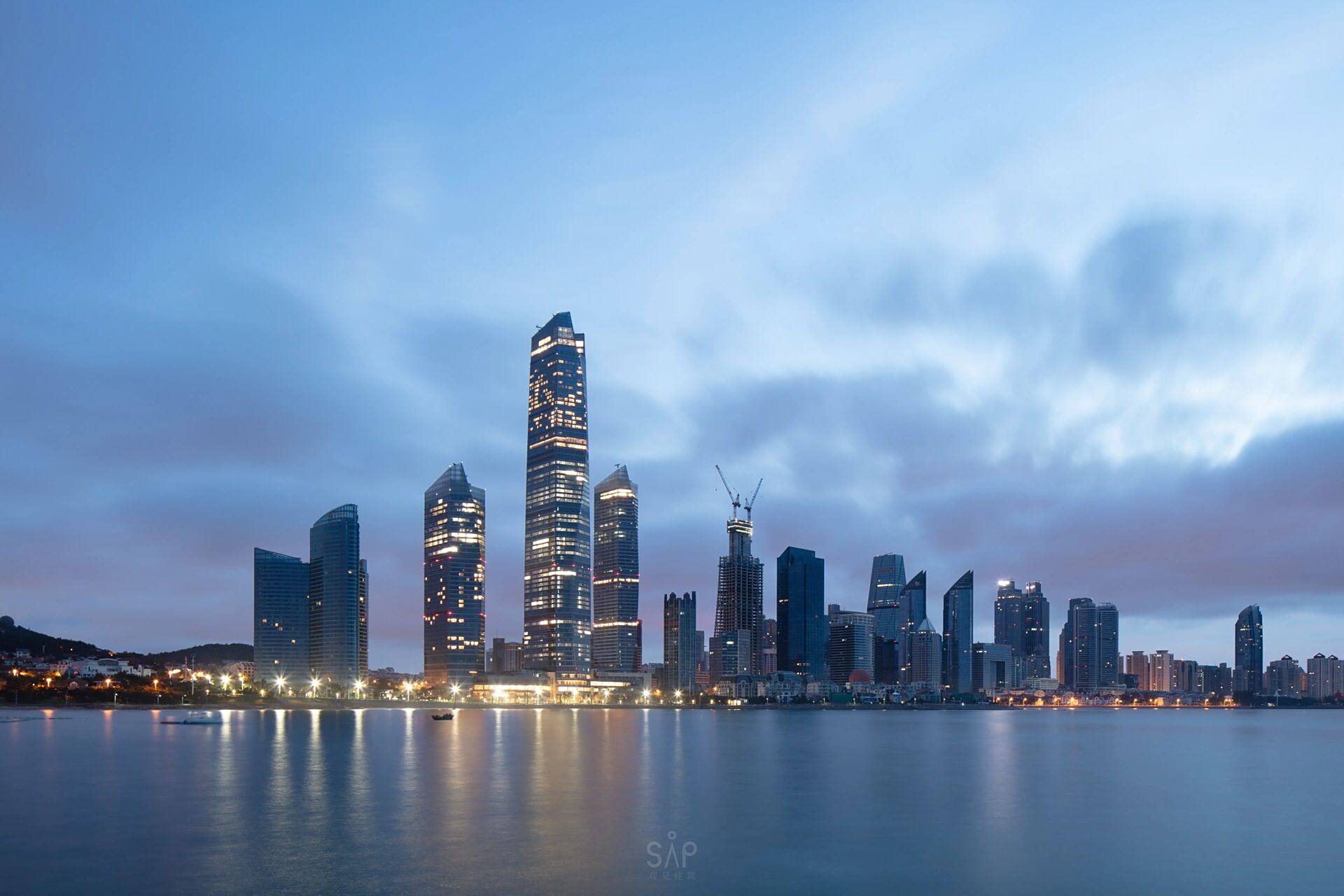 风调雨顺的城市地标 青岛海天中心