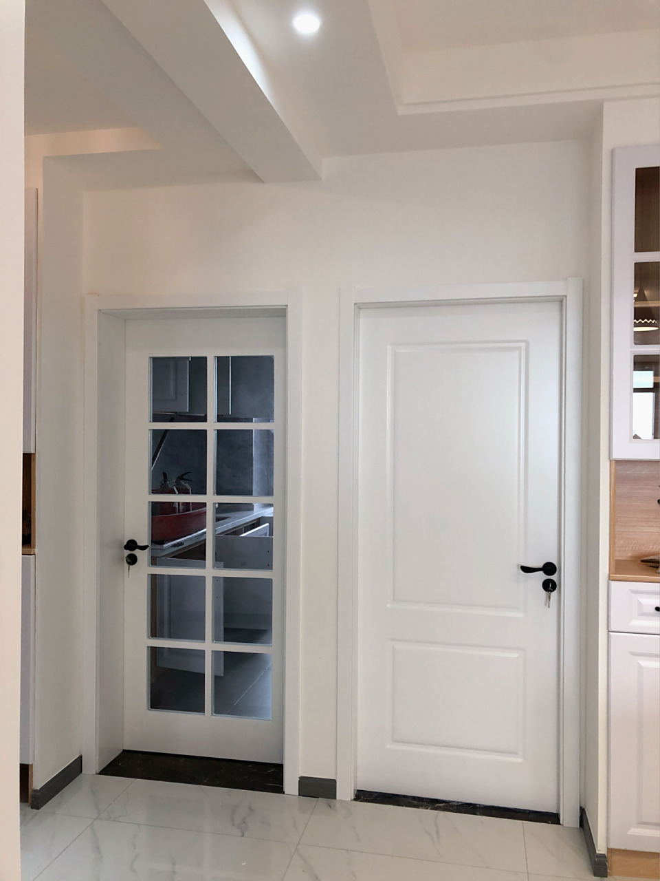 白墙与白门融在一起,完全没有突出门的色彩可是真心不喜欢各种彩色