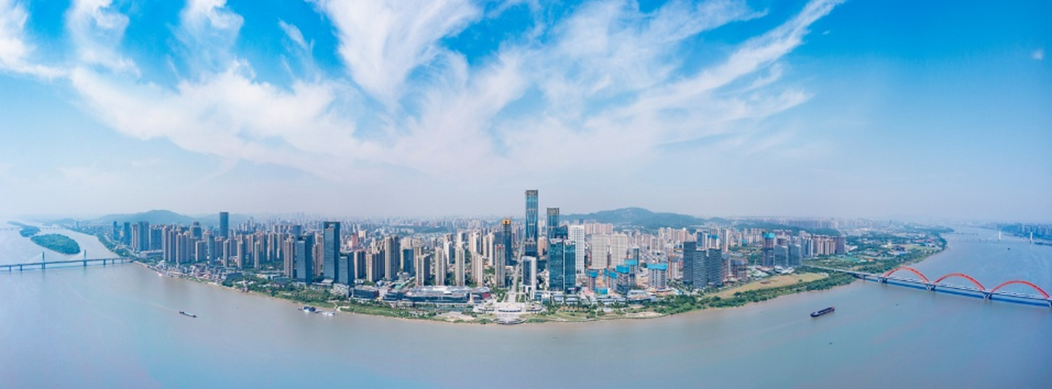 【湖南金融中心片区7栋楼宇单体税收过亿】 "今年1—3月楼宇税收已达