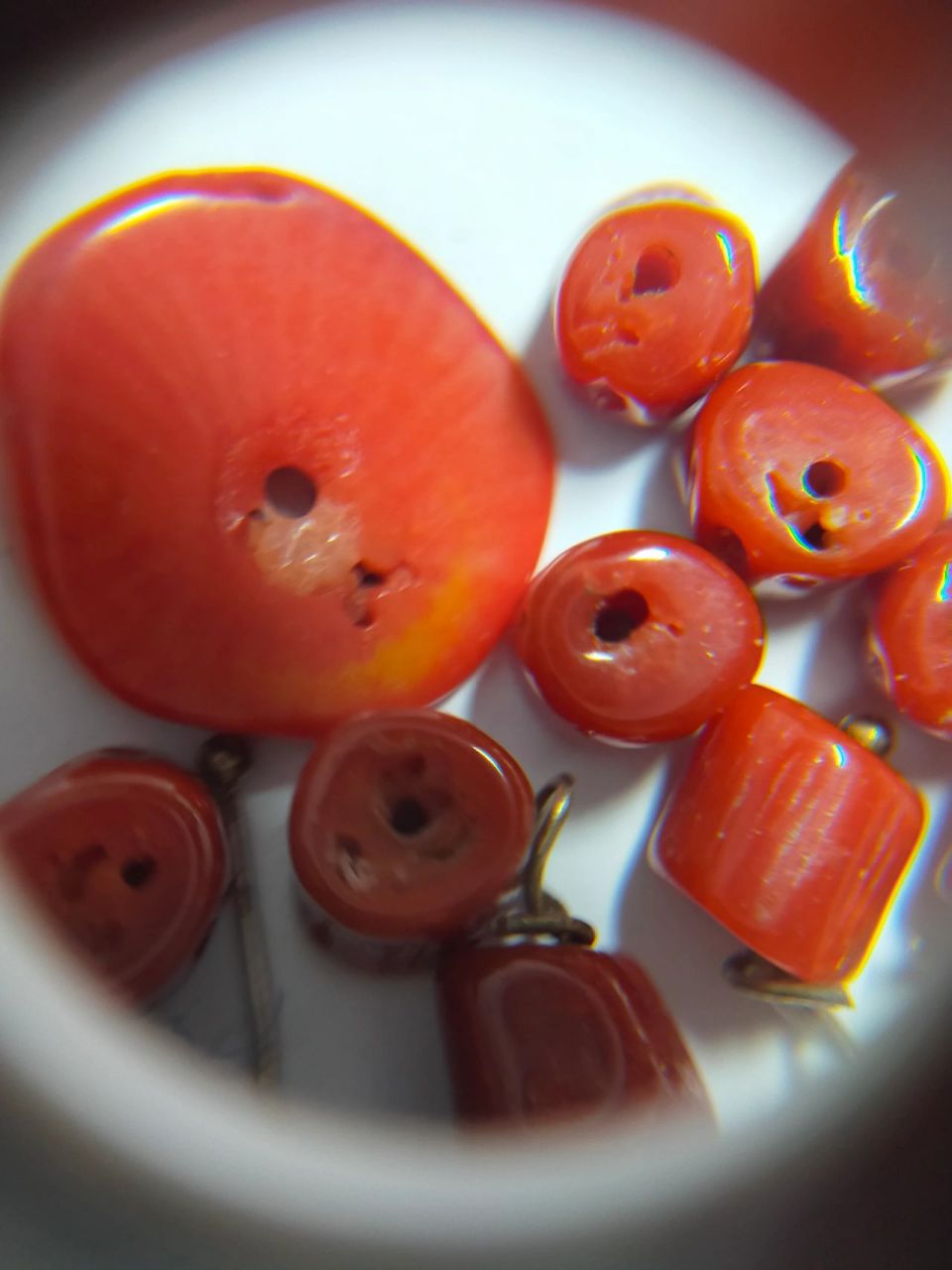 珊瑚 海竹 续 给之前的红珠子拍了细节照,颜色像是天然的,因为图4很