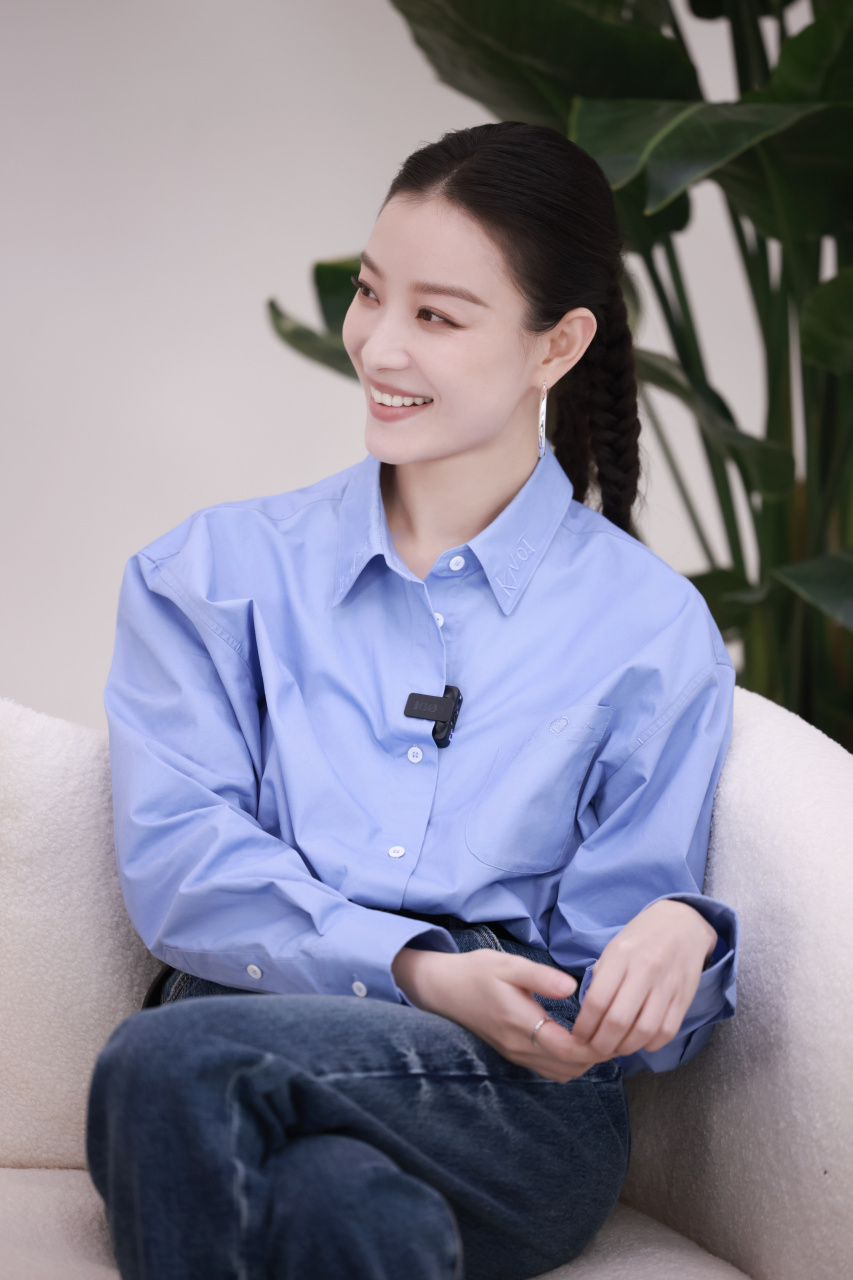 倪妮#02倪妮v02空降直「播」间,带来冬季温暖舒适的穿搭教程