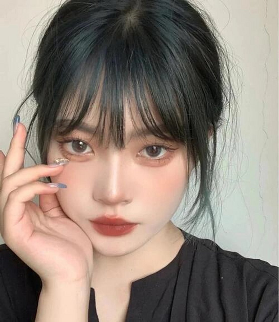 墨绿发色 超显白的发色-墨绿 之前头发太黄了,老想着去染个头发但又不