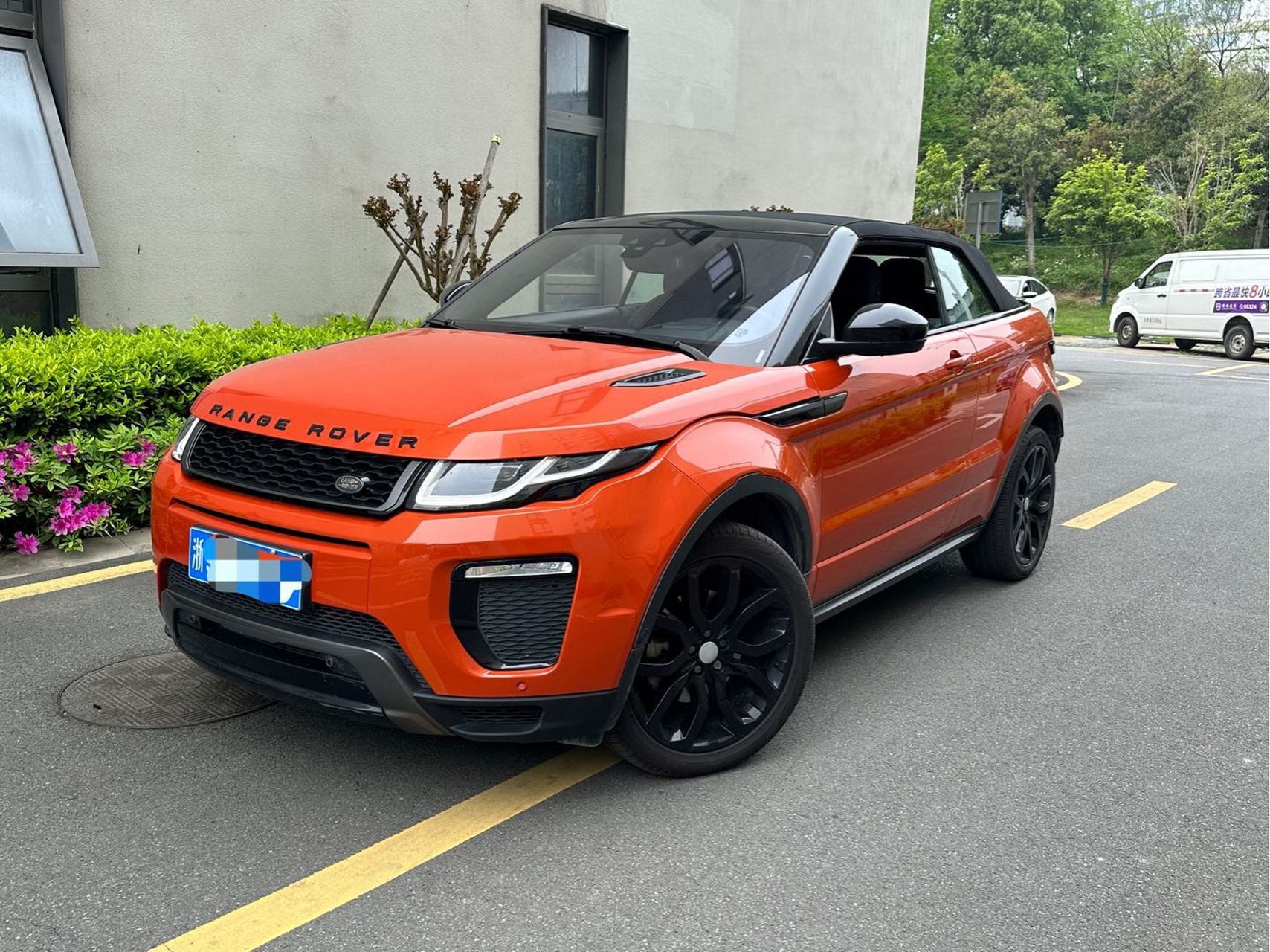 新到美女一手车,17年11月路虎极光敞篷,双门四座,2.