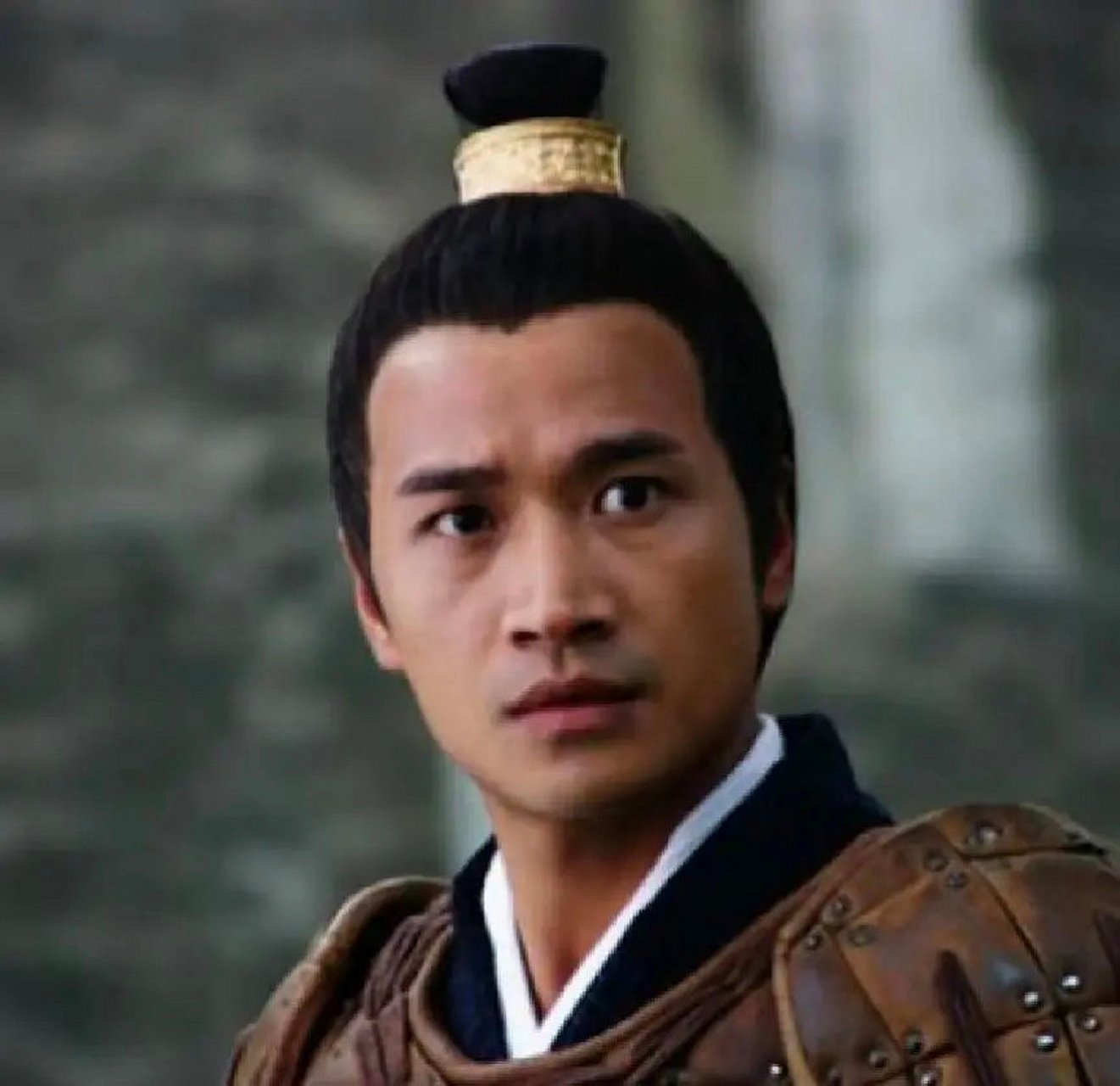 男明星大鼻男孩,第一眼感觉注意力就在鼻子上.