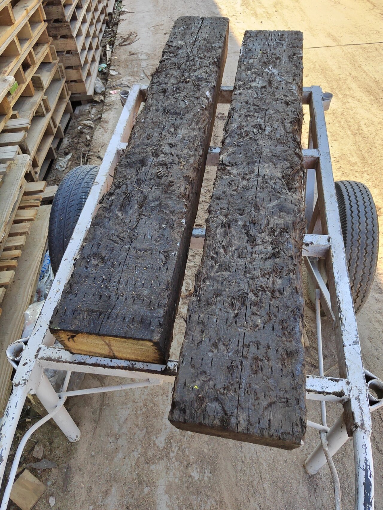 铁路枕木,旧枕木,废弃原木,复古原木