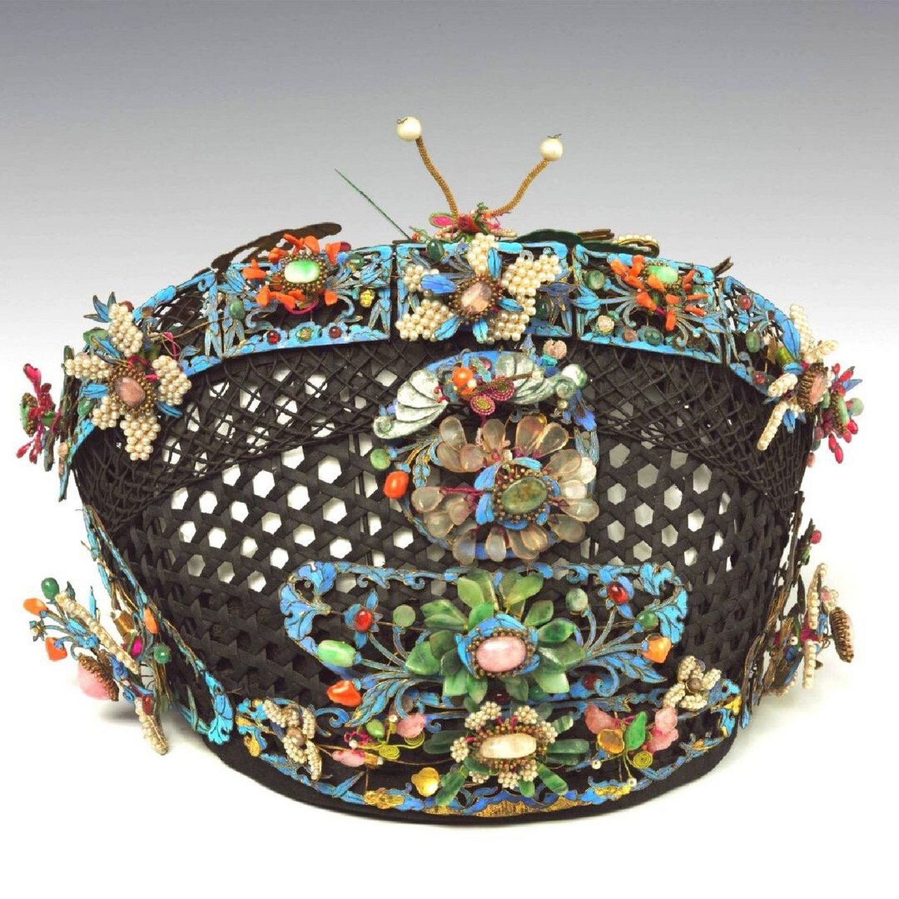 满族宫廷贵妇头饰-中国,1800-1900 博物馆