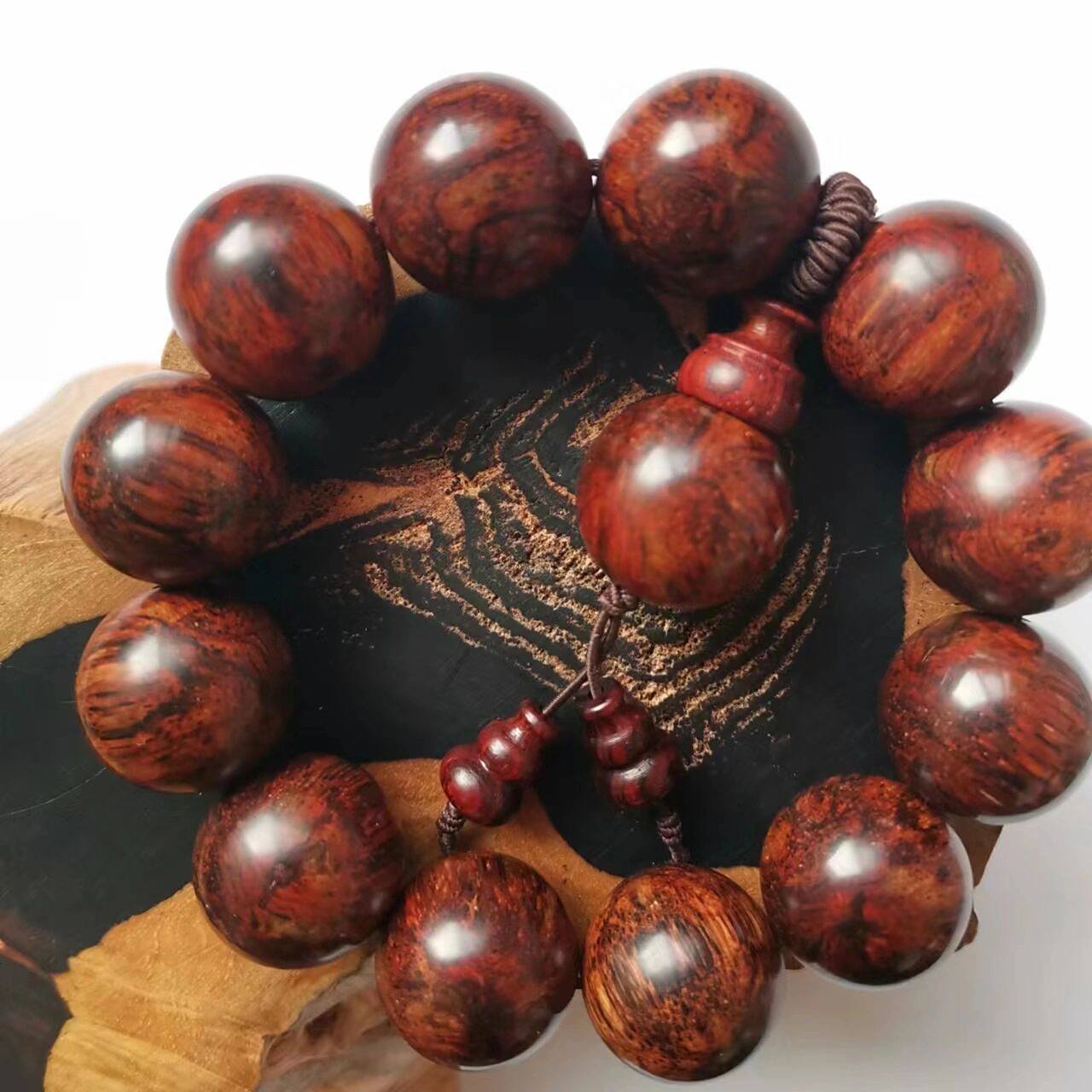 藤香木手串-堪称最接近海黄的手串 老挝藤香木,又称树香木,产于缅甸