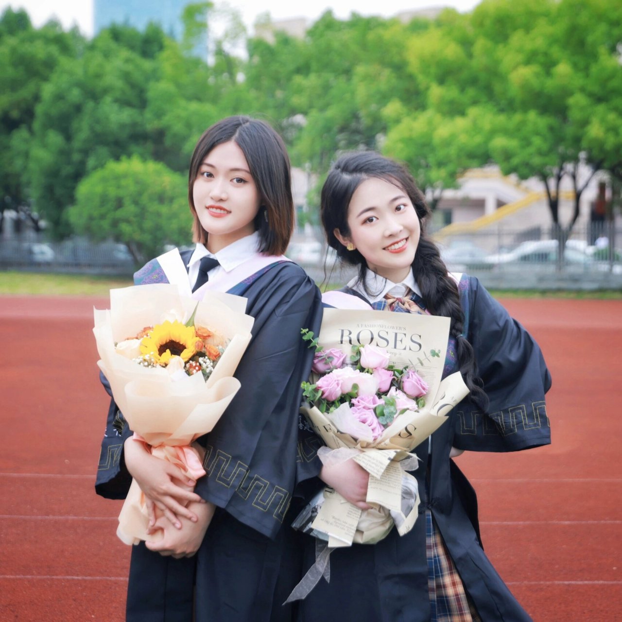 特别特别喜欢拍毕业照当天的发型!