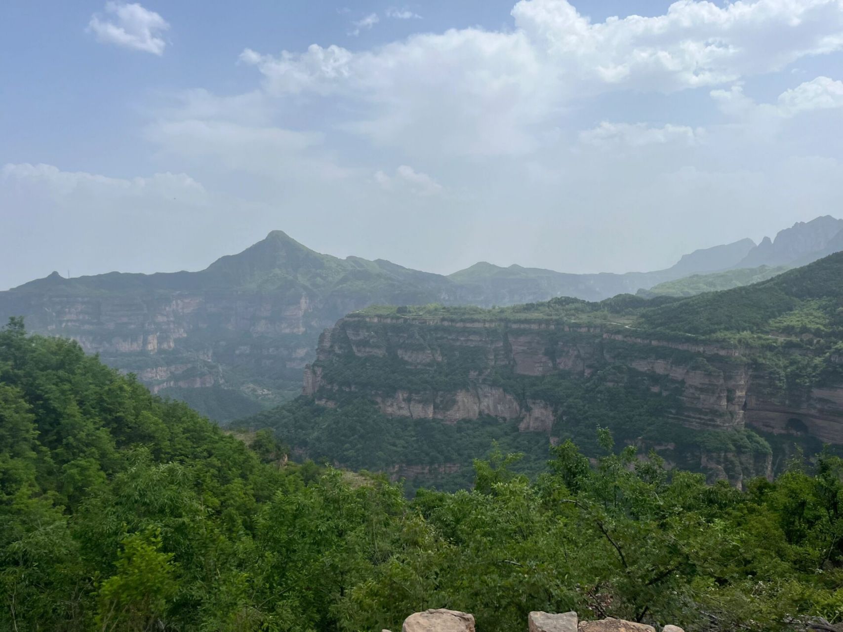 安阳太行山天空之眼图片