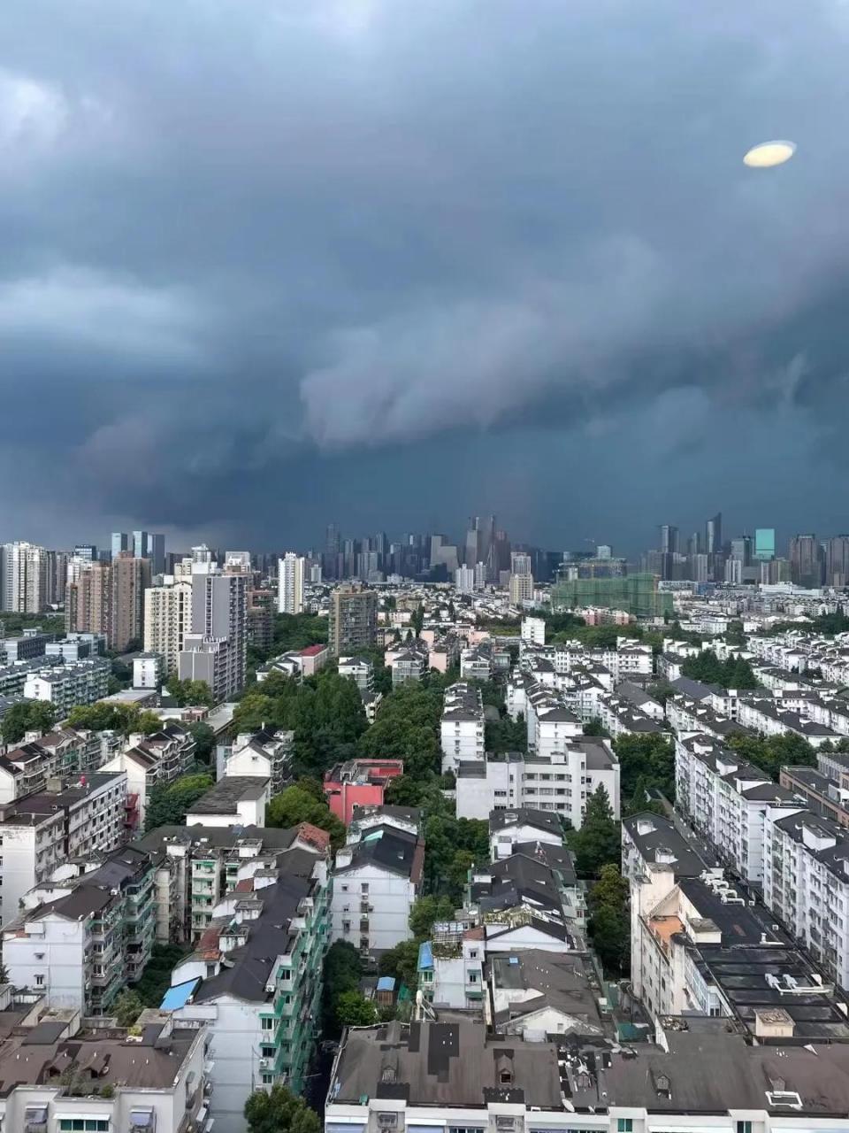 下午三点,杭州暴雨倾城!