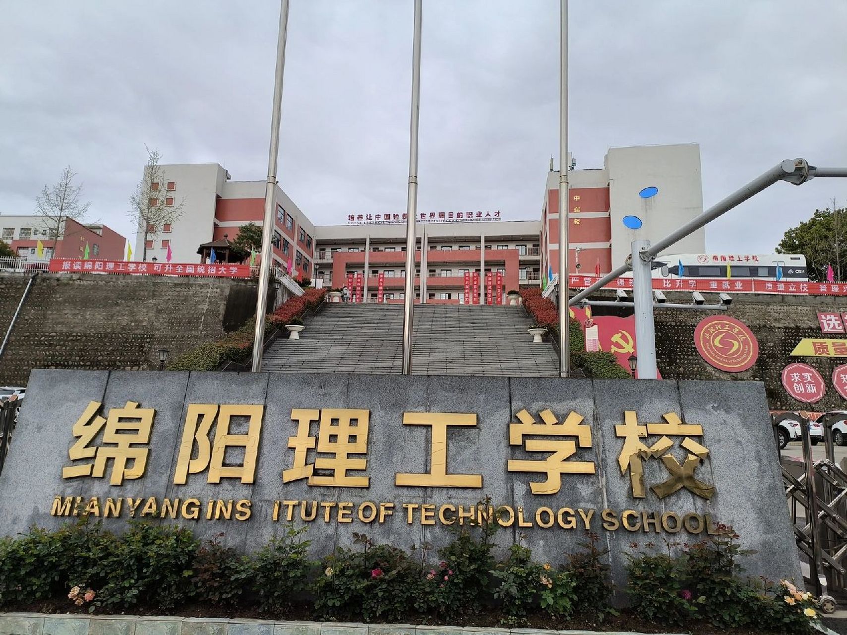 绵阳理工学校后续05 去进行了二轮面试,就是找你谈话,问你学的课程