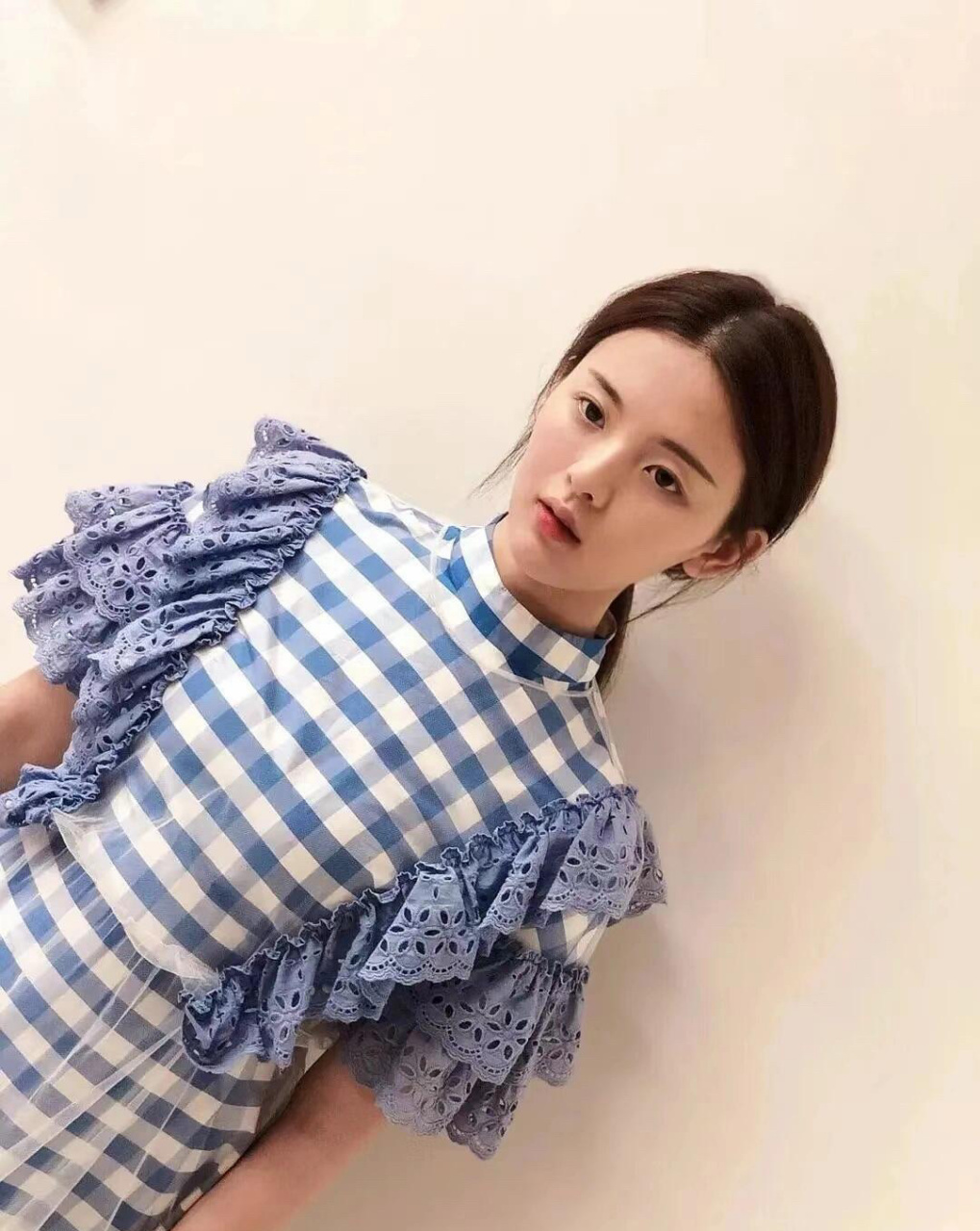 素人时期的杨超越,脸还是有点凹陷的