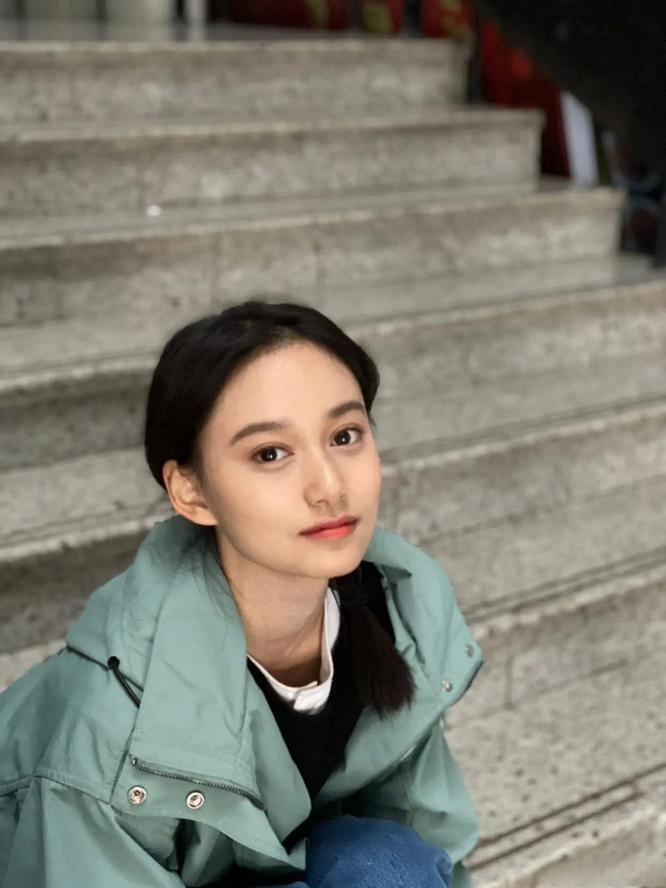 夏梦北电毕业班大合照,高级天后脸颜值抗打,不愧是第一名