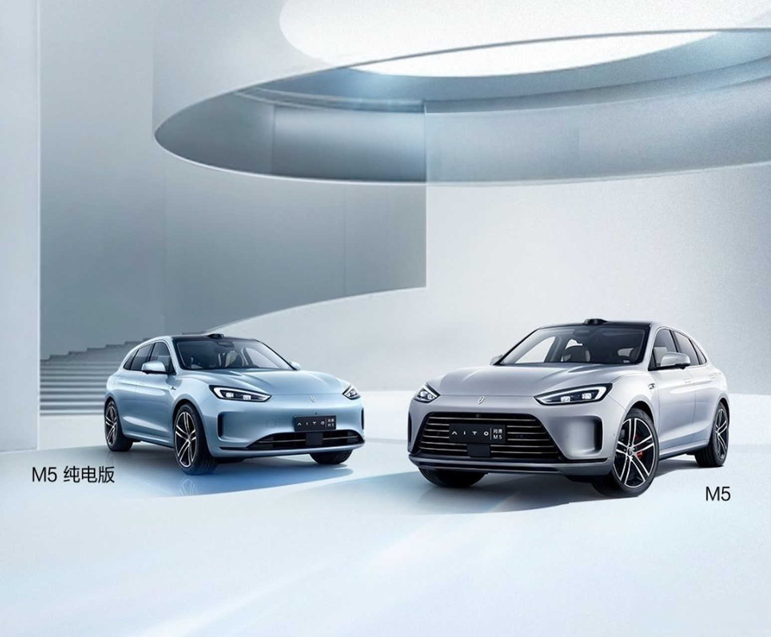 问界今年销量崩塌,很多问界粉丝说是因为要上新款,都在等新款.新款车