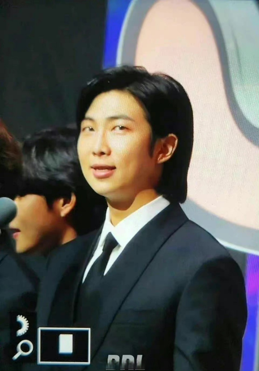 金南俊饭拍生图 果然是很有实力呢