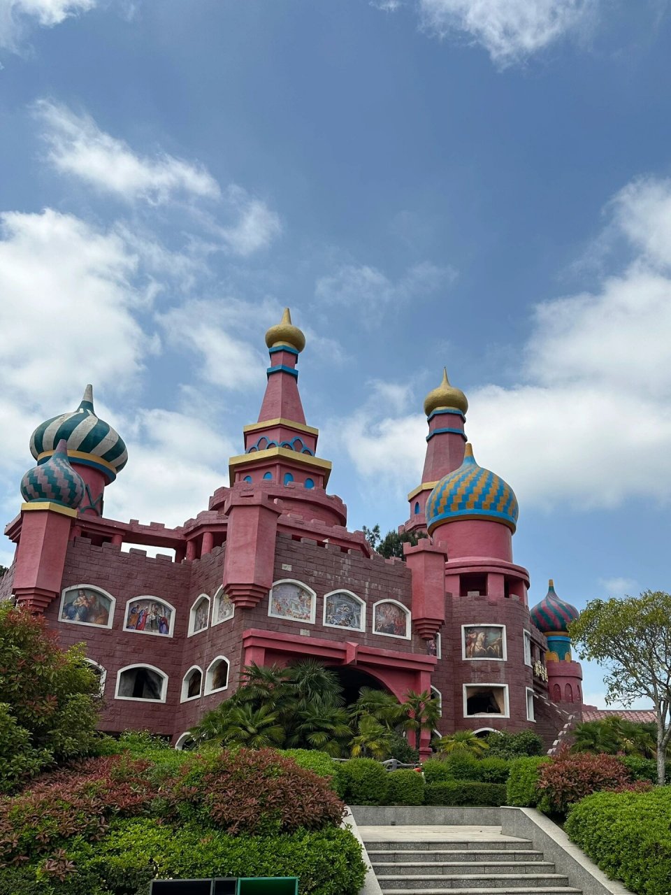 南京银杏湖乐园,算是个宝藏乐园 风景很好,游乐设施也很多,乐园特别大