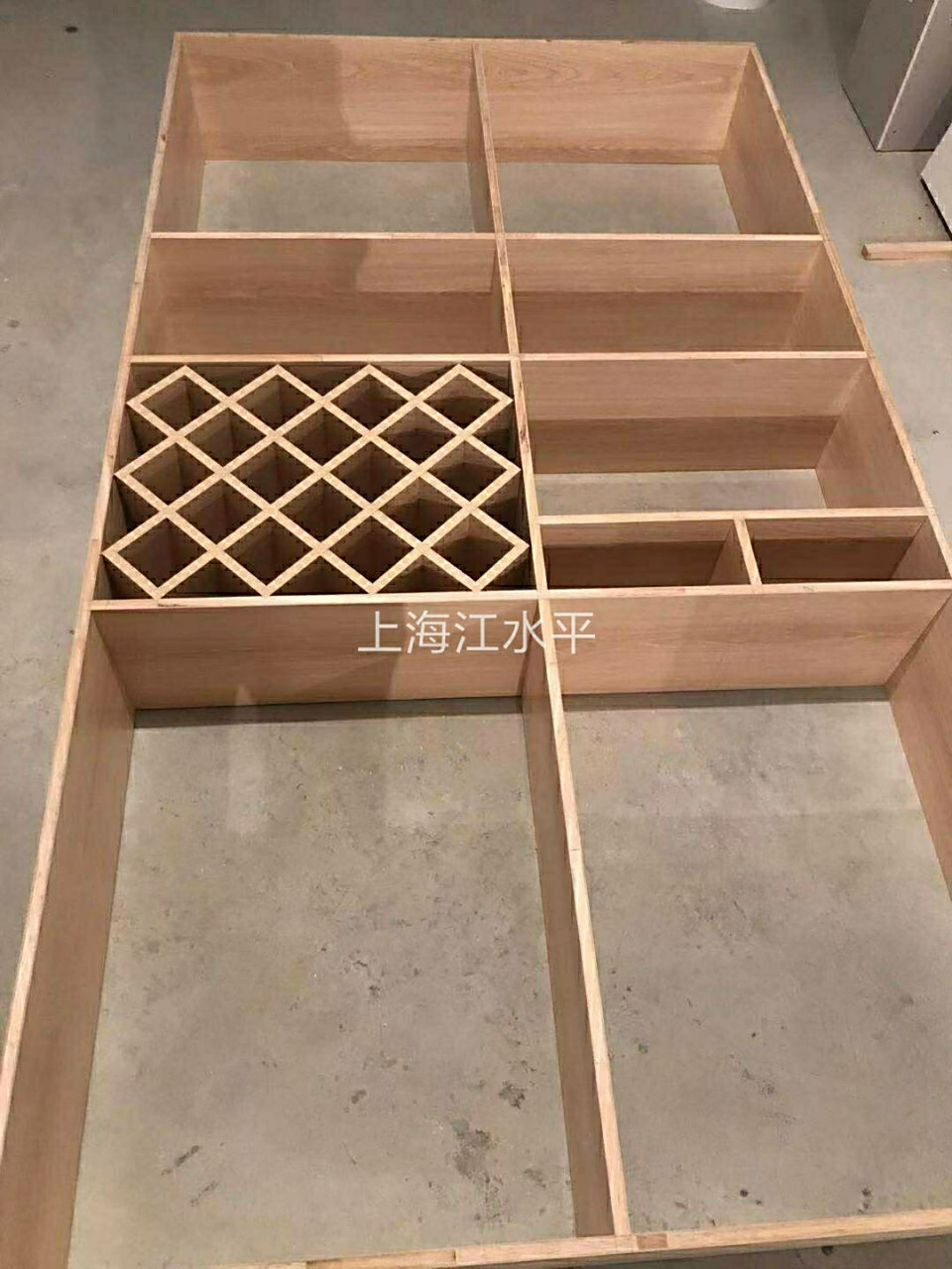 木工做的酒柜,手工贴边的效果太赞了!