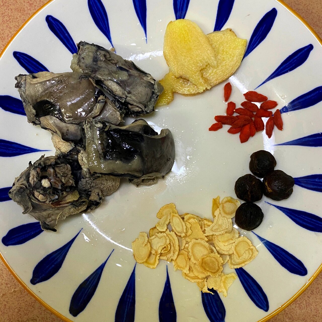 花旗参炖乌鸡,补气养血必备品 适合气虚血虚,月经提前,经色淡,经量少