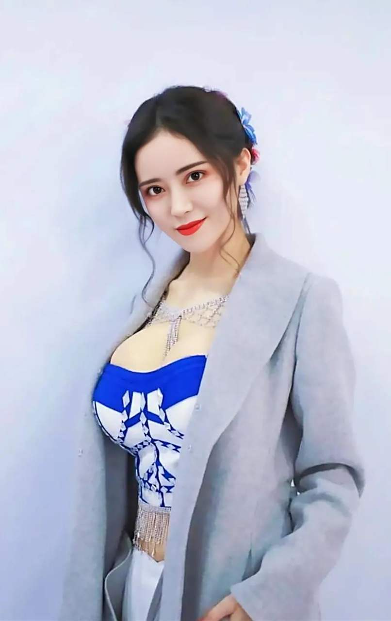 性感女神:潘春春