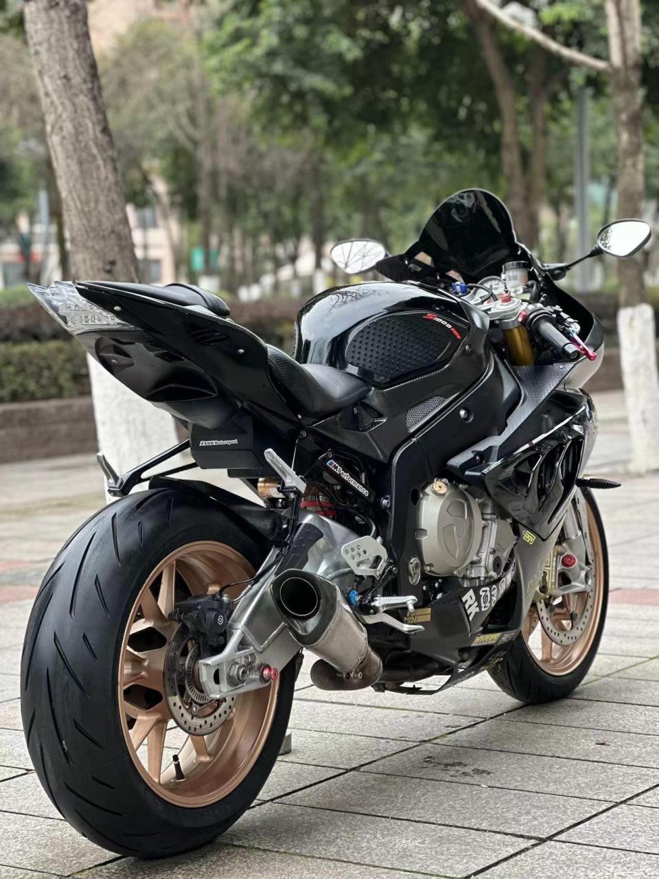 新到极品14年bmw宝马s1000rr abs顶配带电热手把,极品碳版原灯!