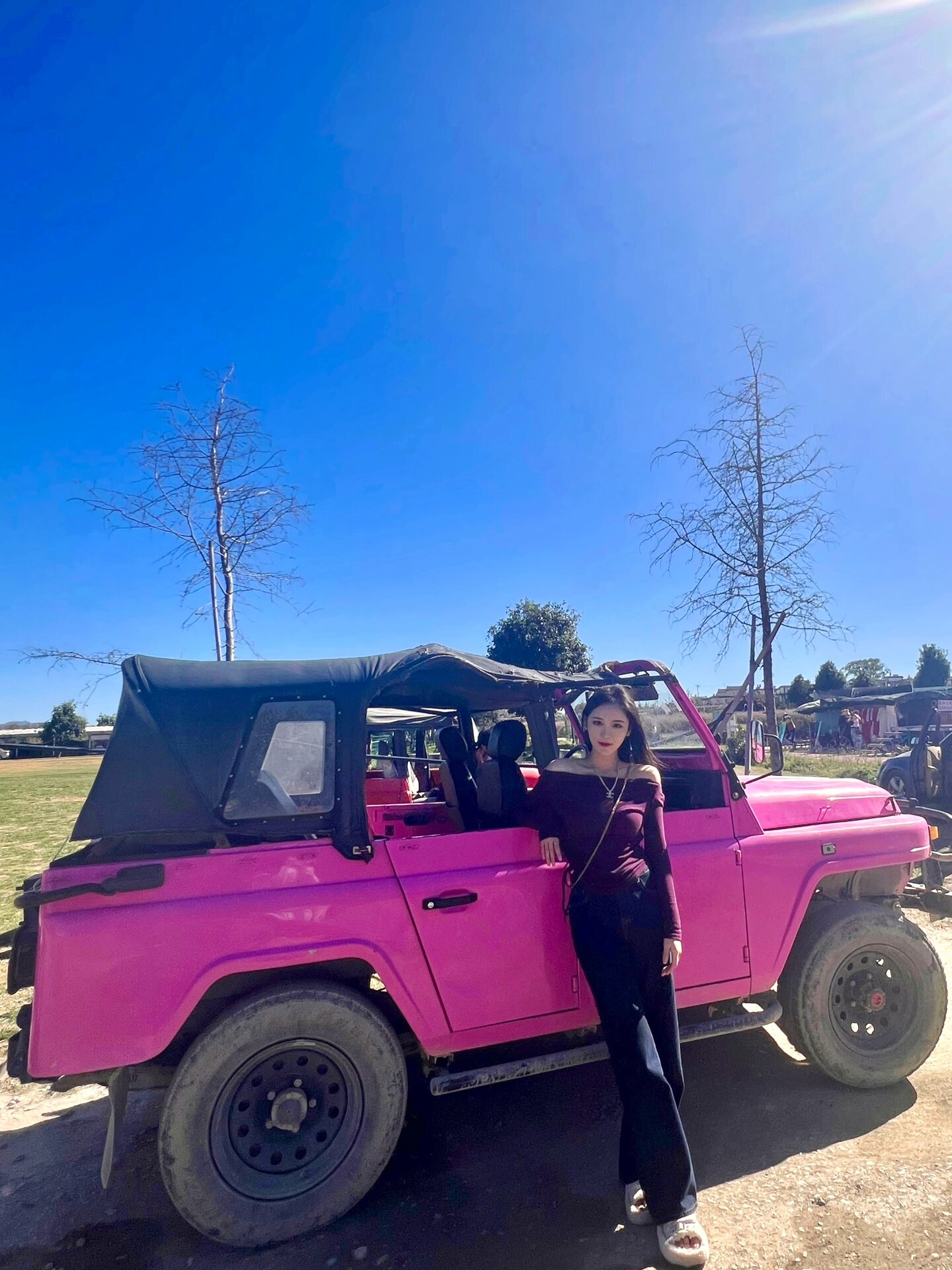 大理吉普车拍照姿势