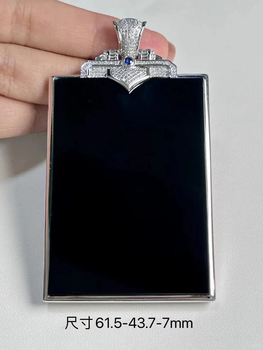 收藏级墨翠四六无事牌,大尺寸 18k金镶嵌,用金厚实,整个照灯通透,水头