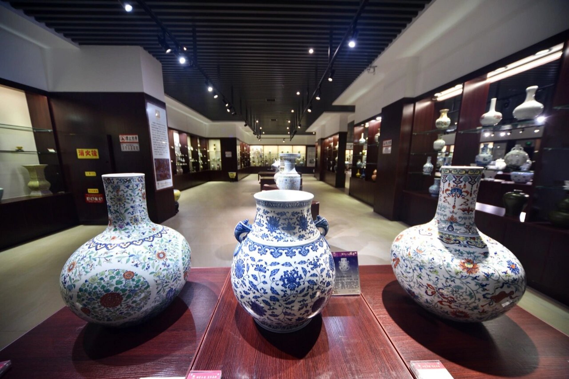 承千年瓷艺,传千古瓷魂,景德镇皇窑景区 景德镇皇窑是一个全景再现