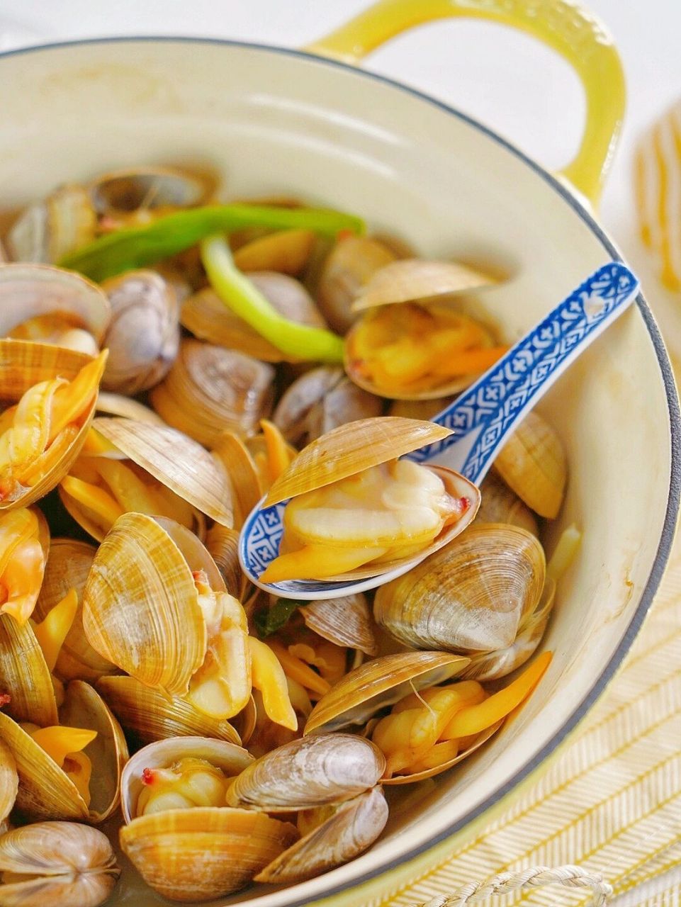 春味尝鲜 | 3分钟原汁黄蚬子  这季的黄蚬子好肥,买了两斤尝尝鲜