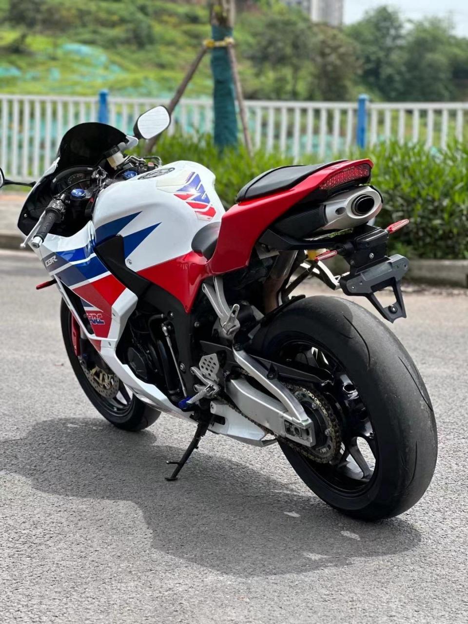 2015年本田cbr600rr f5鲨鱼头 经典的三色版画 无拆无修纯水车况,细节