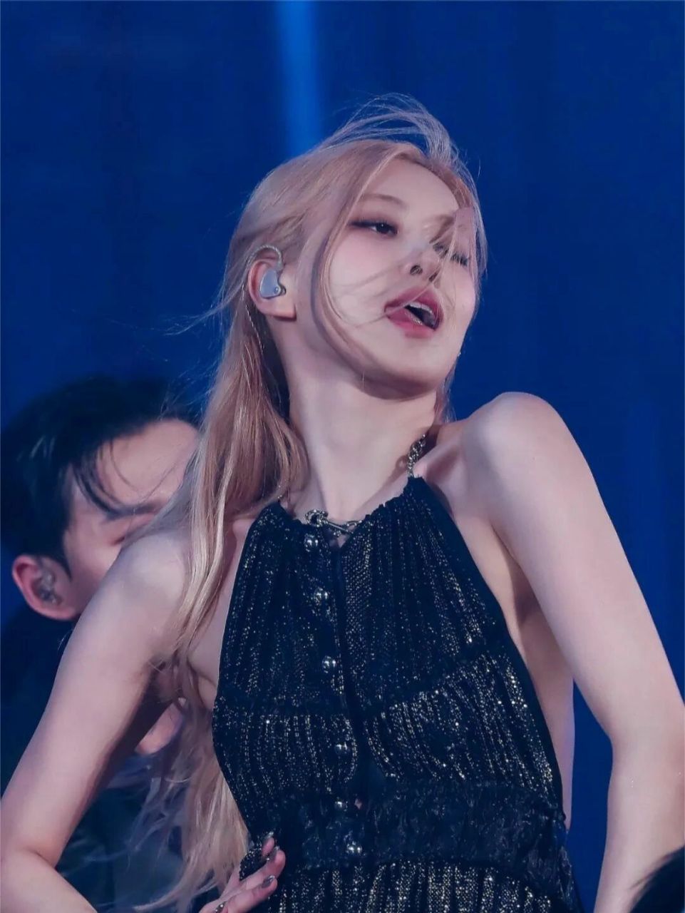 朴彩英ros07首尔演唱会壁纸 肉肉竖版ipad壁纸(本条违规了 那就打个