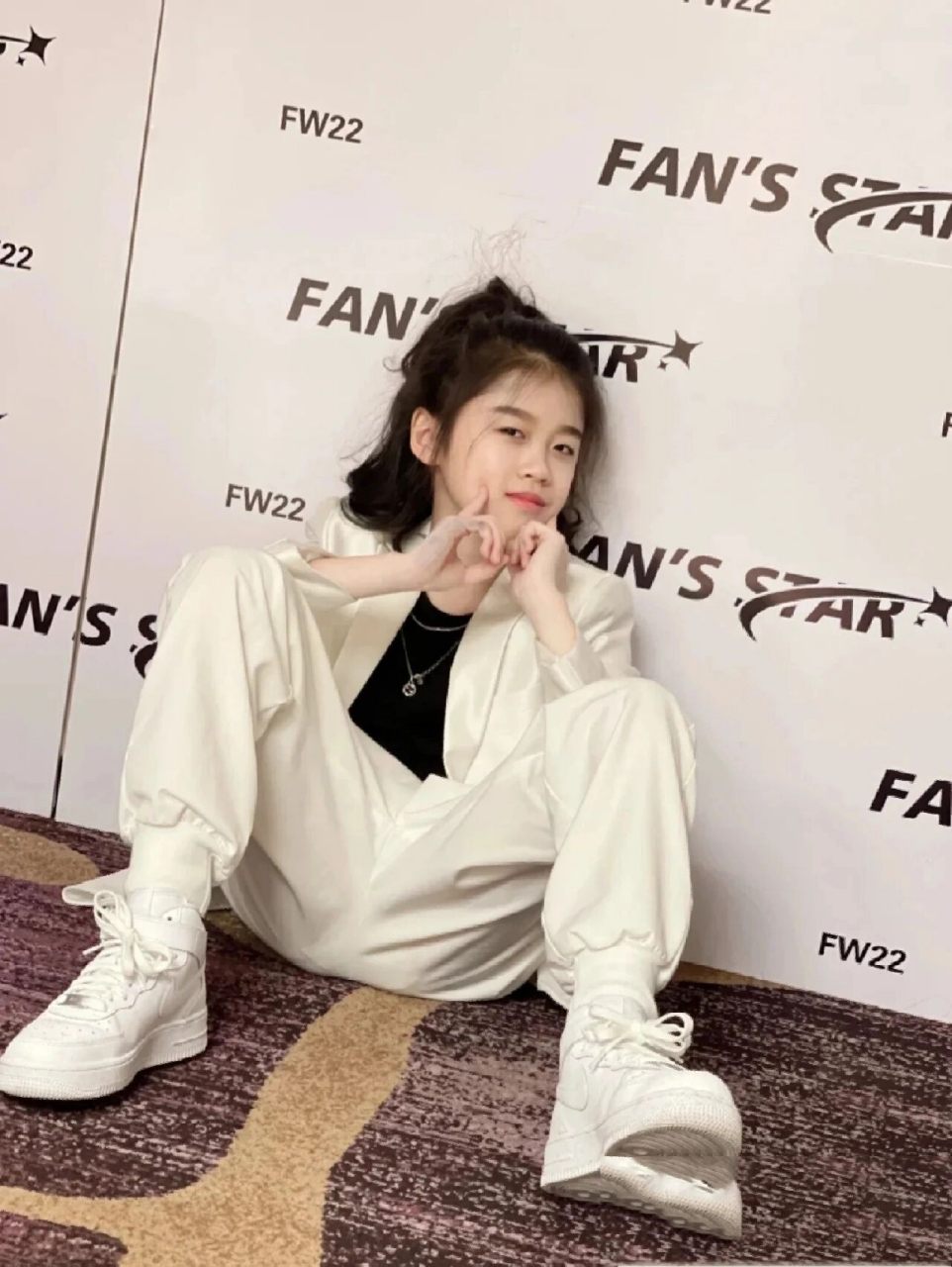 臻臻帅气图片来了,还不赶紧点赞加收藏吗?