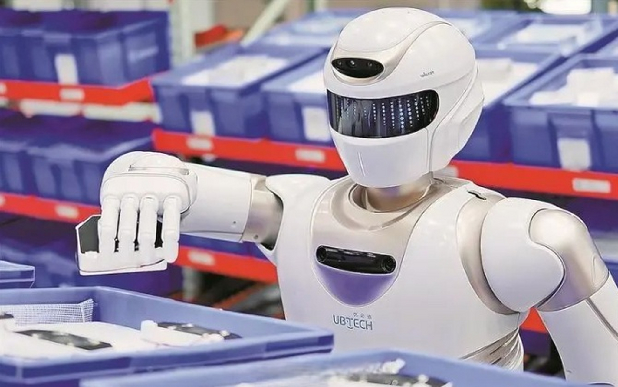 越来越像人】在工厂,在餐厅,在智慧物流等场景,方方正正的智能机器人