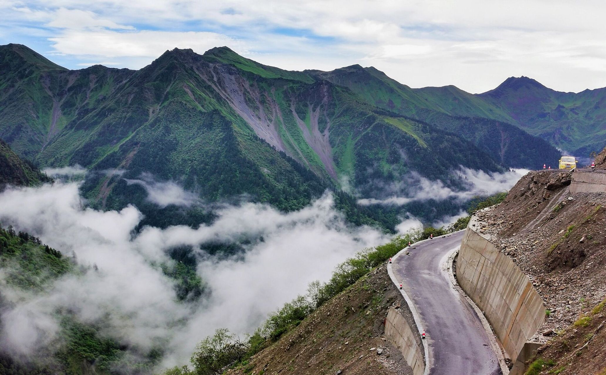 四川独库公路～宝康线 四川"独库公路"～宝康线.风景在路上,也在路边!