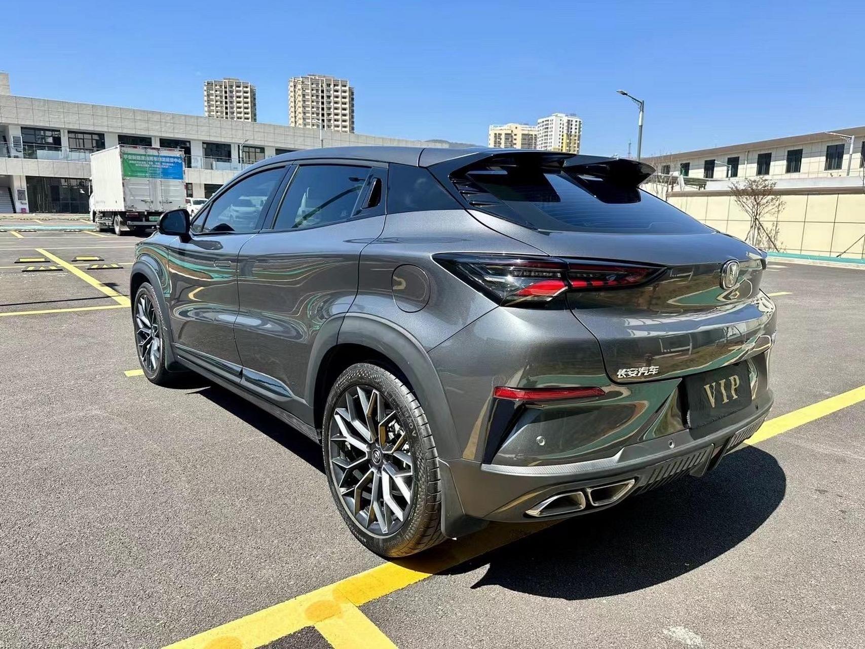 5t.22款长安unit 1.5t尊贵版 22年9月上牌,安全行驶2.